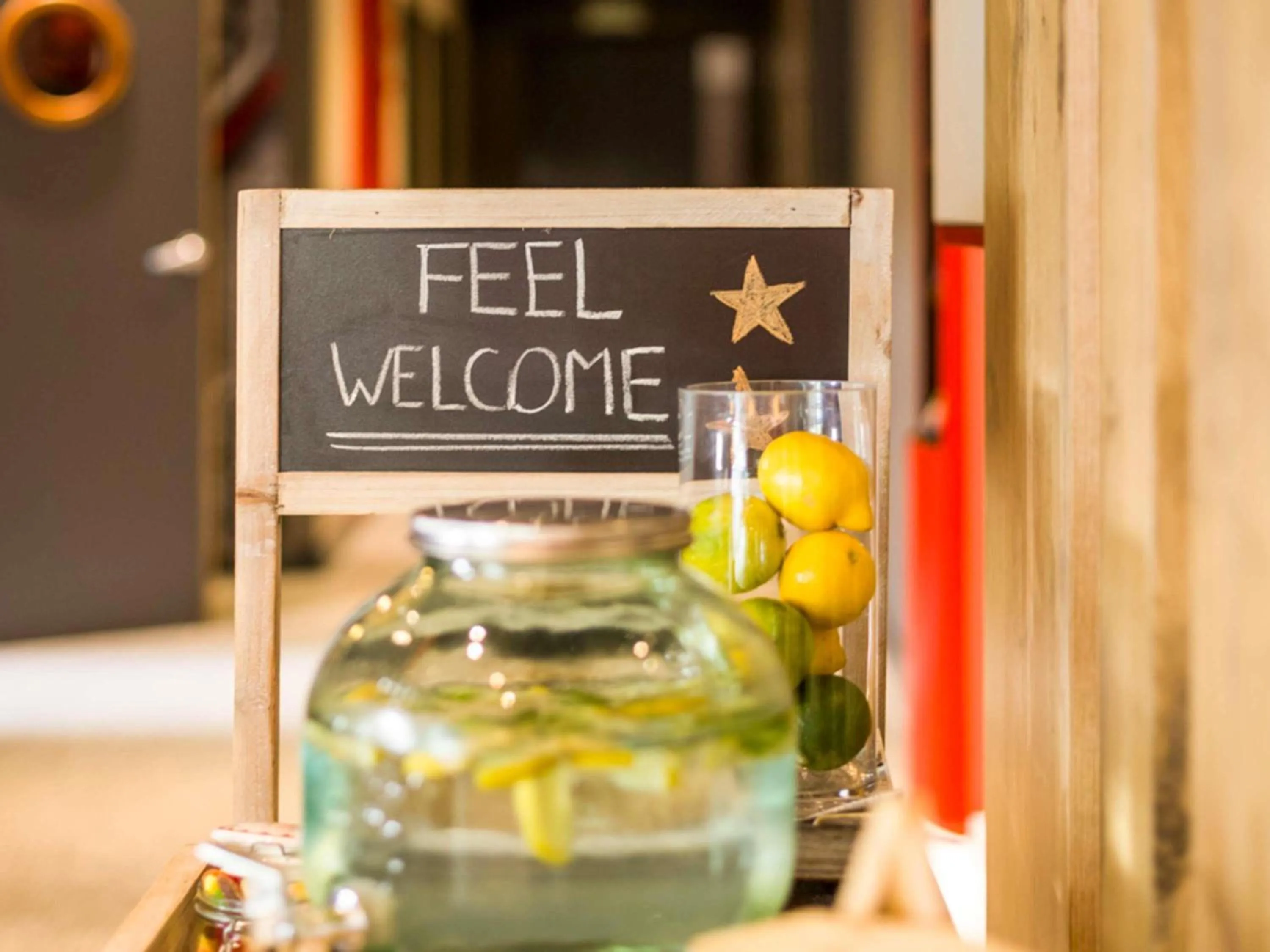 Lounge or bar in Ibis Barcelona Castelldefels