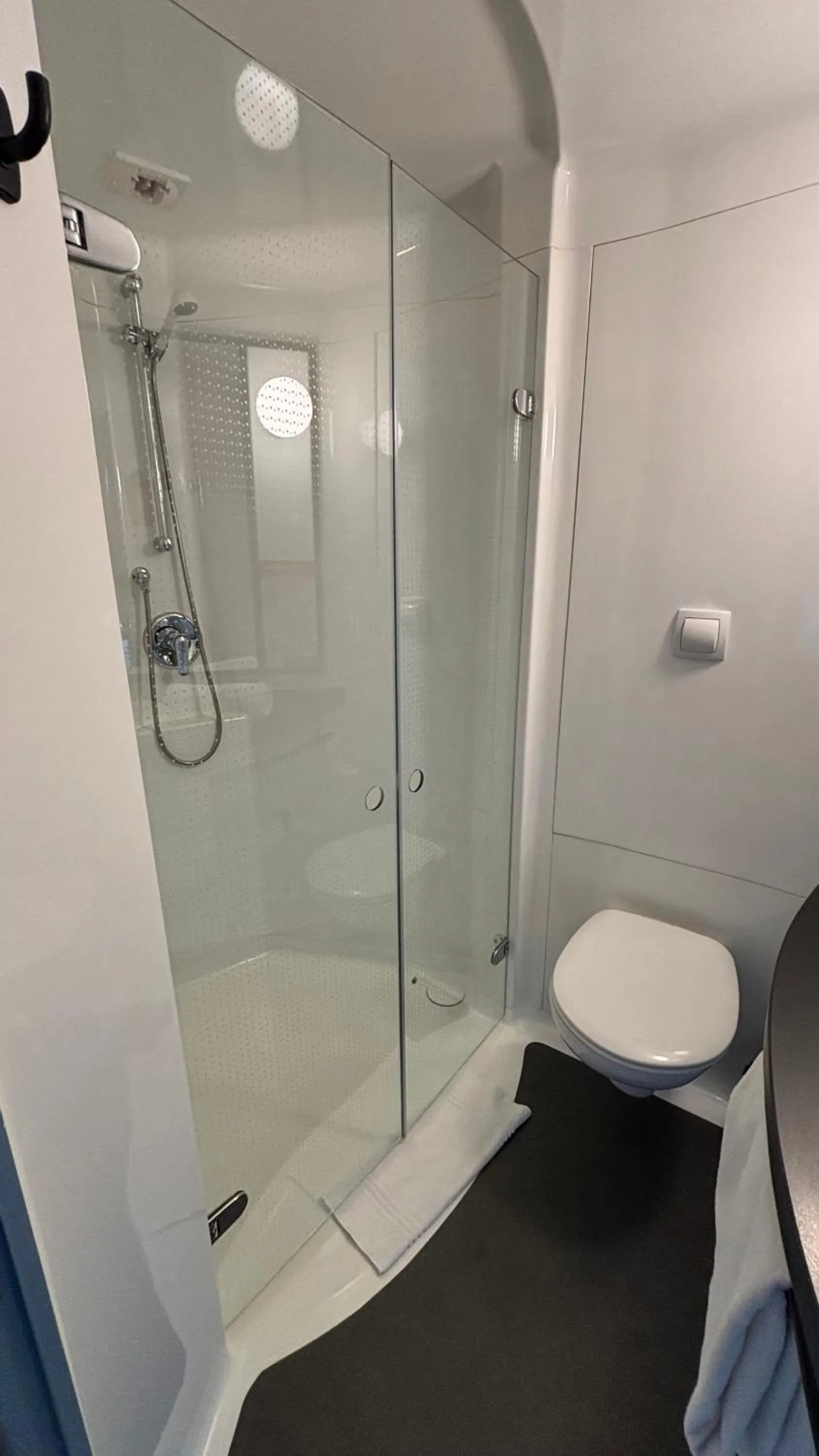 Bathroom in Ibis Barcelona Castelldefels