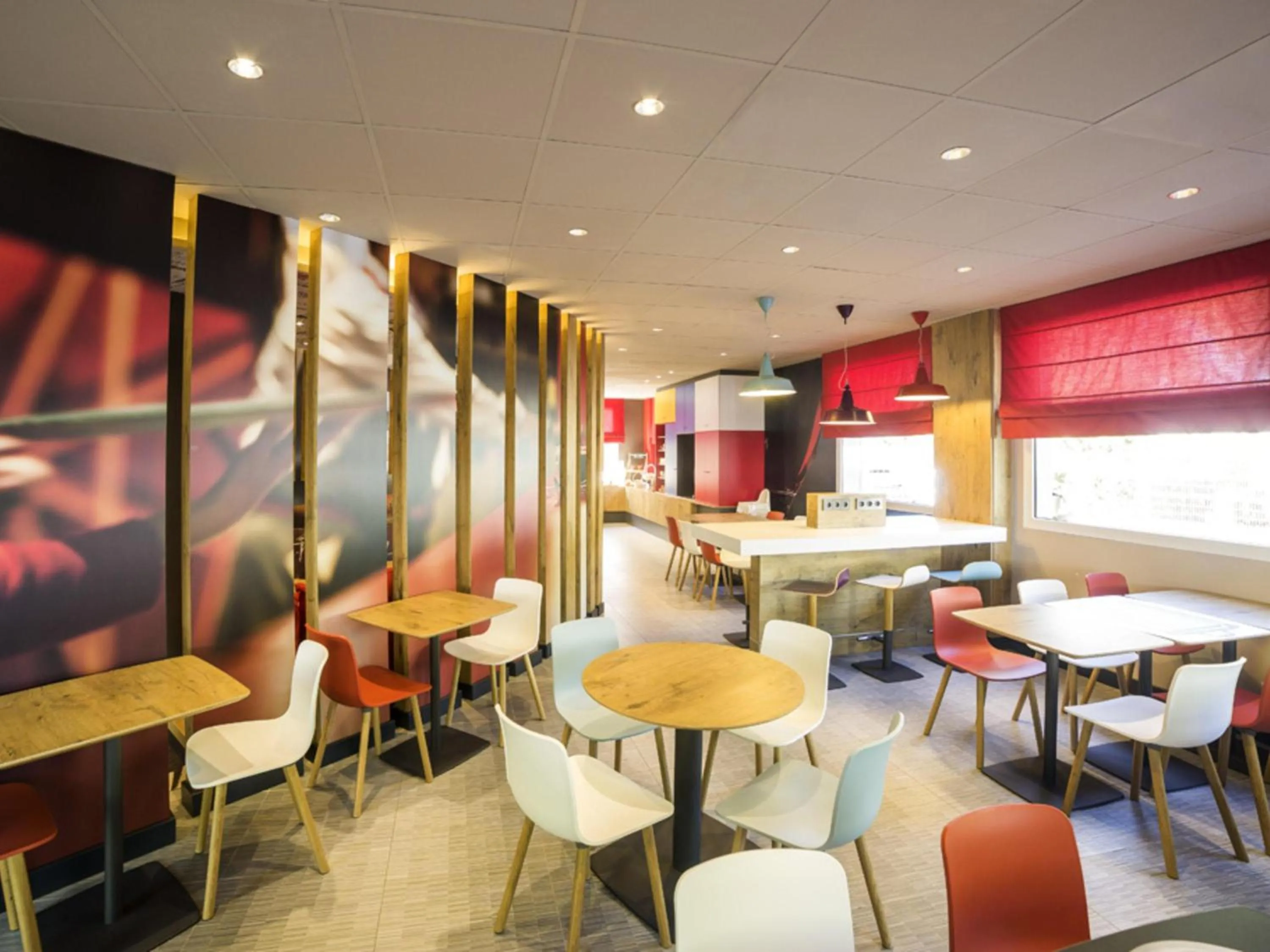 Restaurant/places to eat in Ibis Barcelona Castelldefels