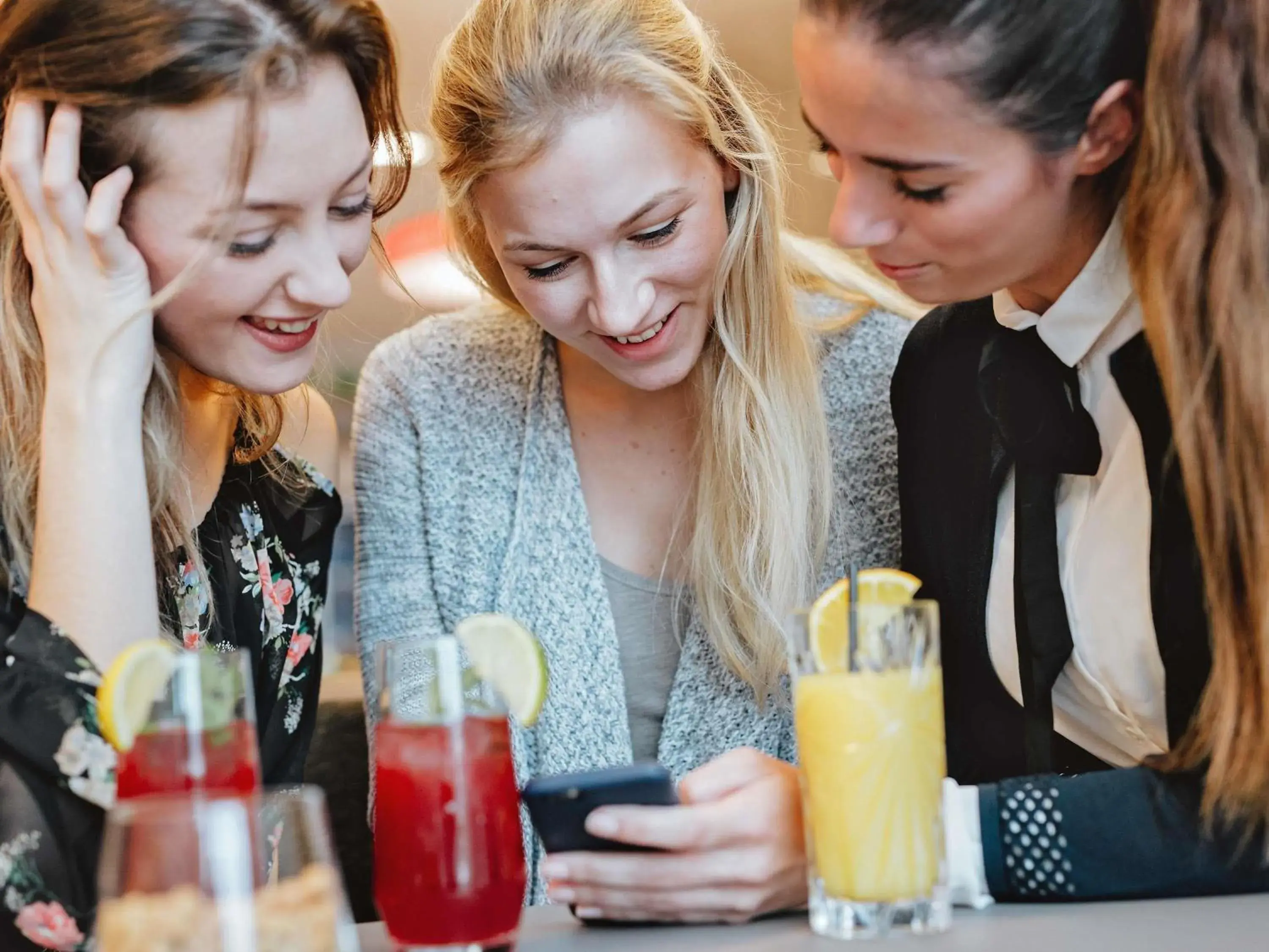 Lounge or bar in Ibis Barcelona Castelldefels Lounge or bar in Ibis Barcelona Castelldefels