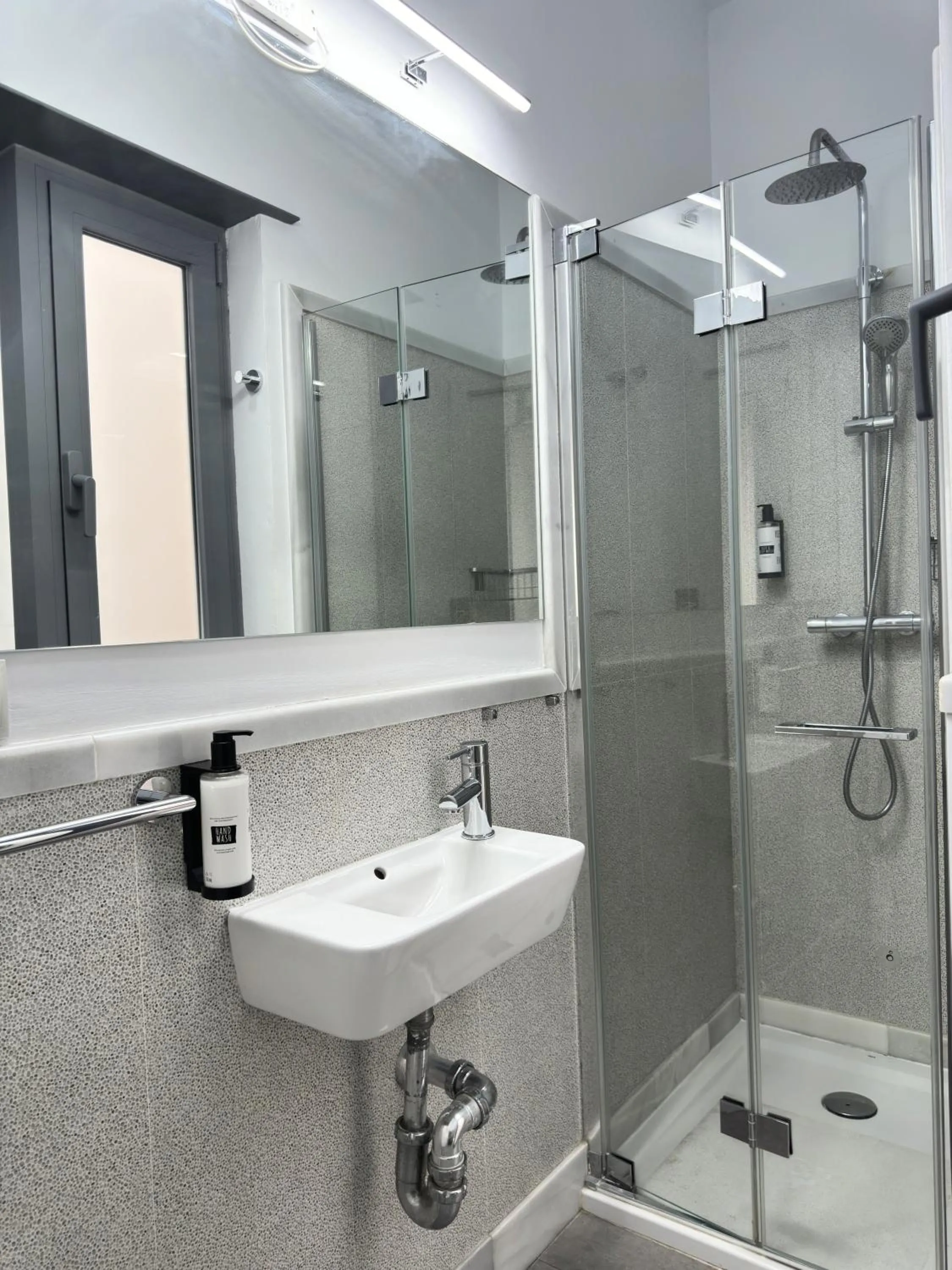 Shower in Plaza de Armas