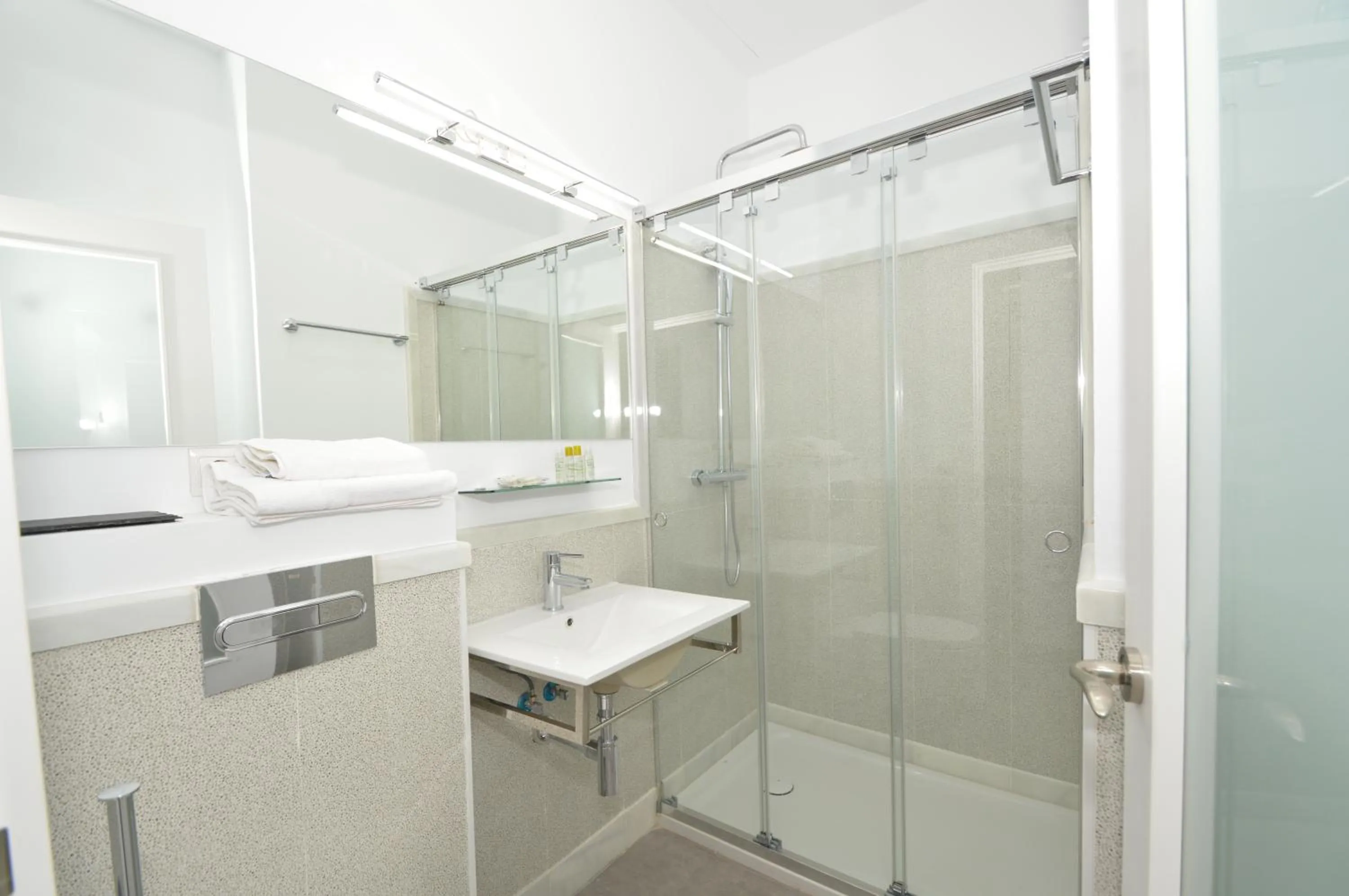 Shower in Plaza de Armas