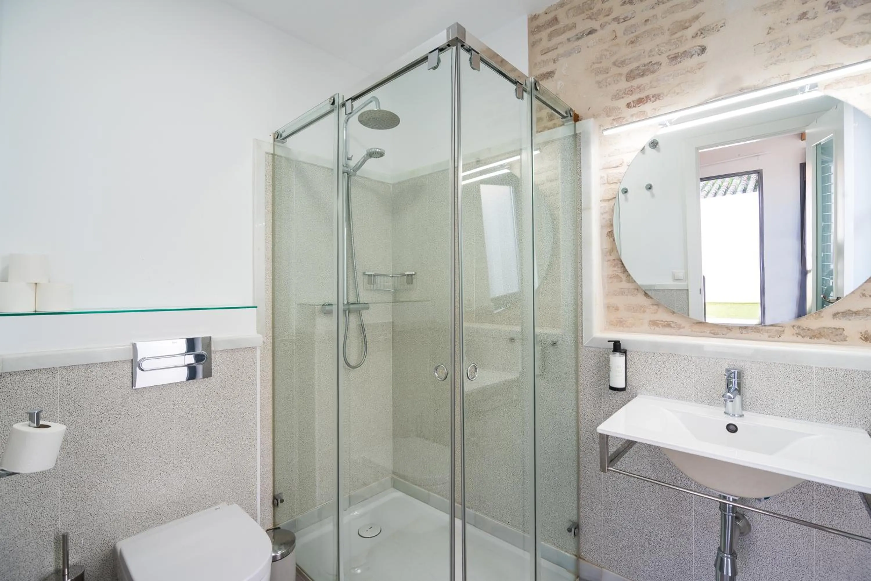 Shower in Plaza de Armas