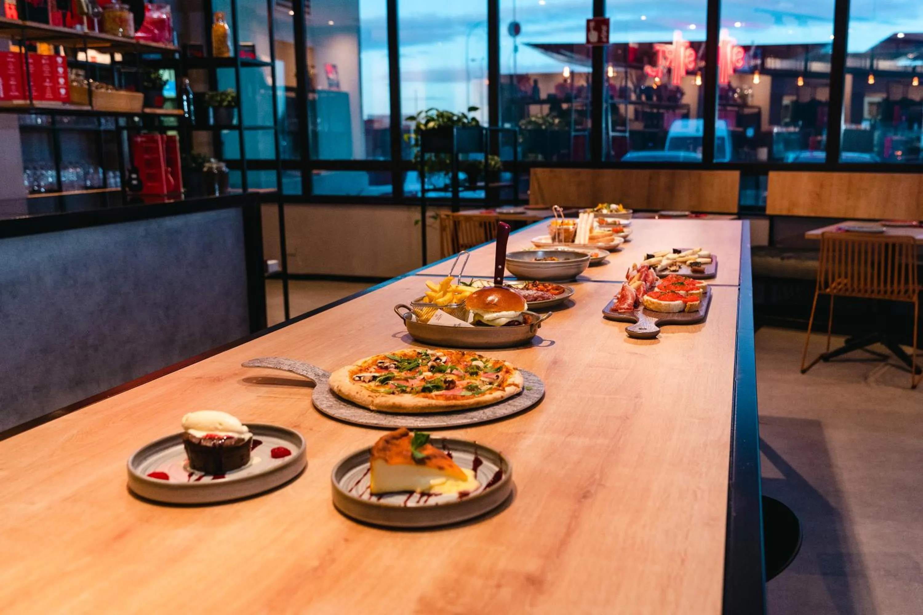 Restaurant/places to eat in Ibis Valladolid