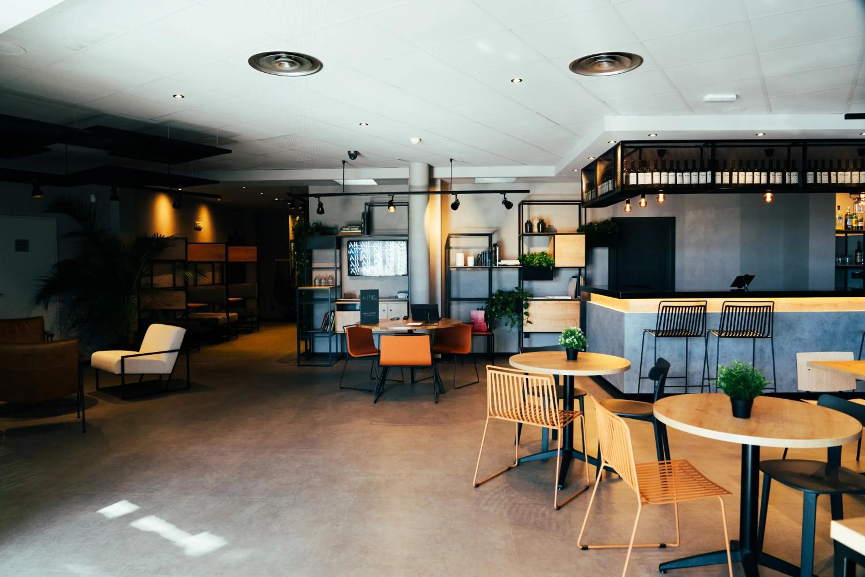 Seating area in Ibis Valladolid