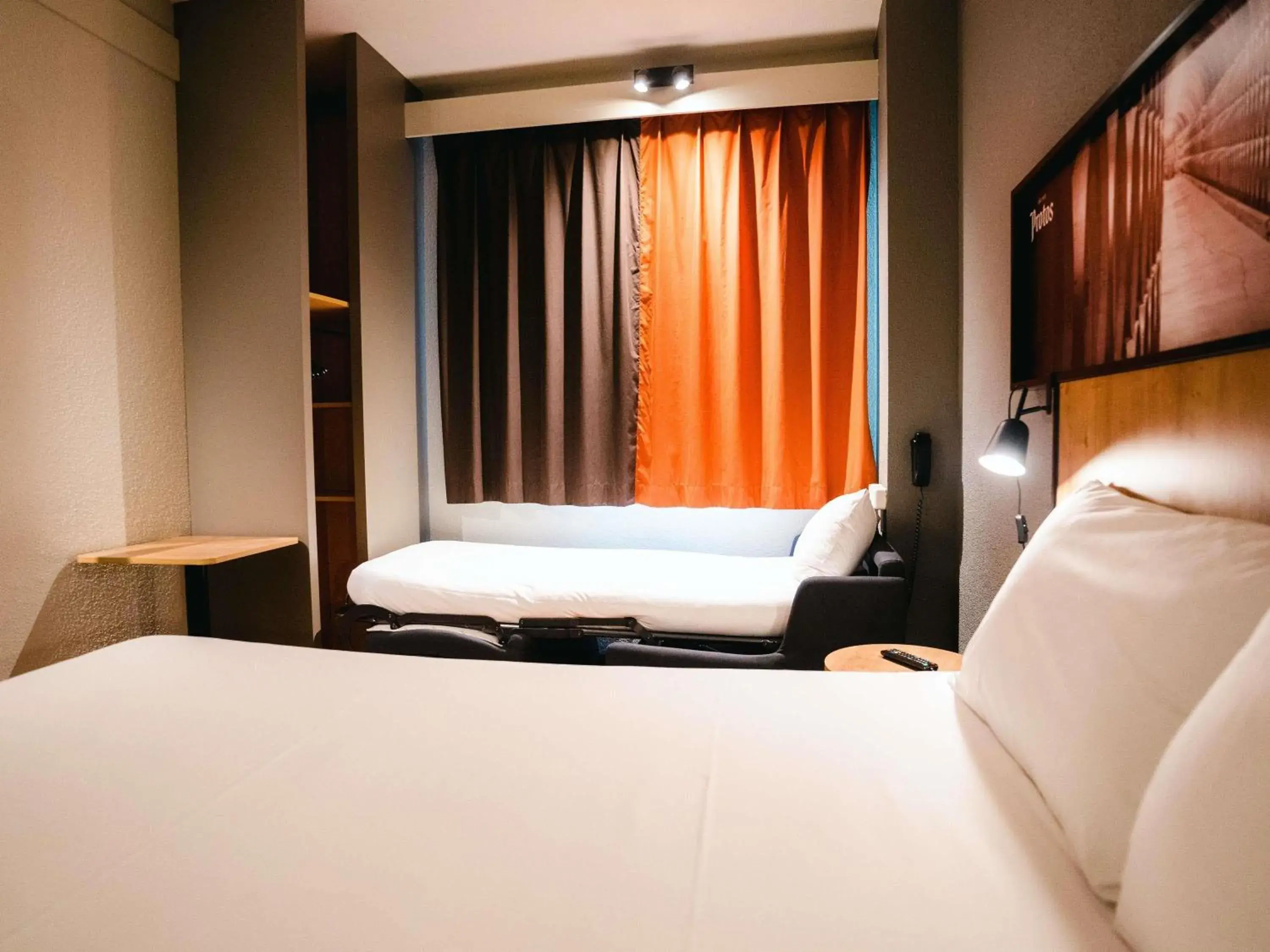 Bedroom, Bed in Ibis Valladolid Bedroom, Bed in Ibis Valladolid