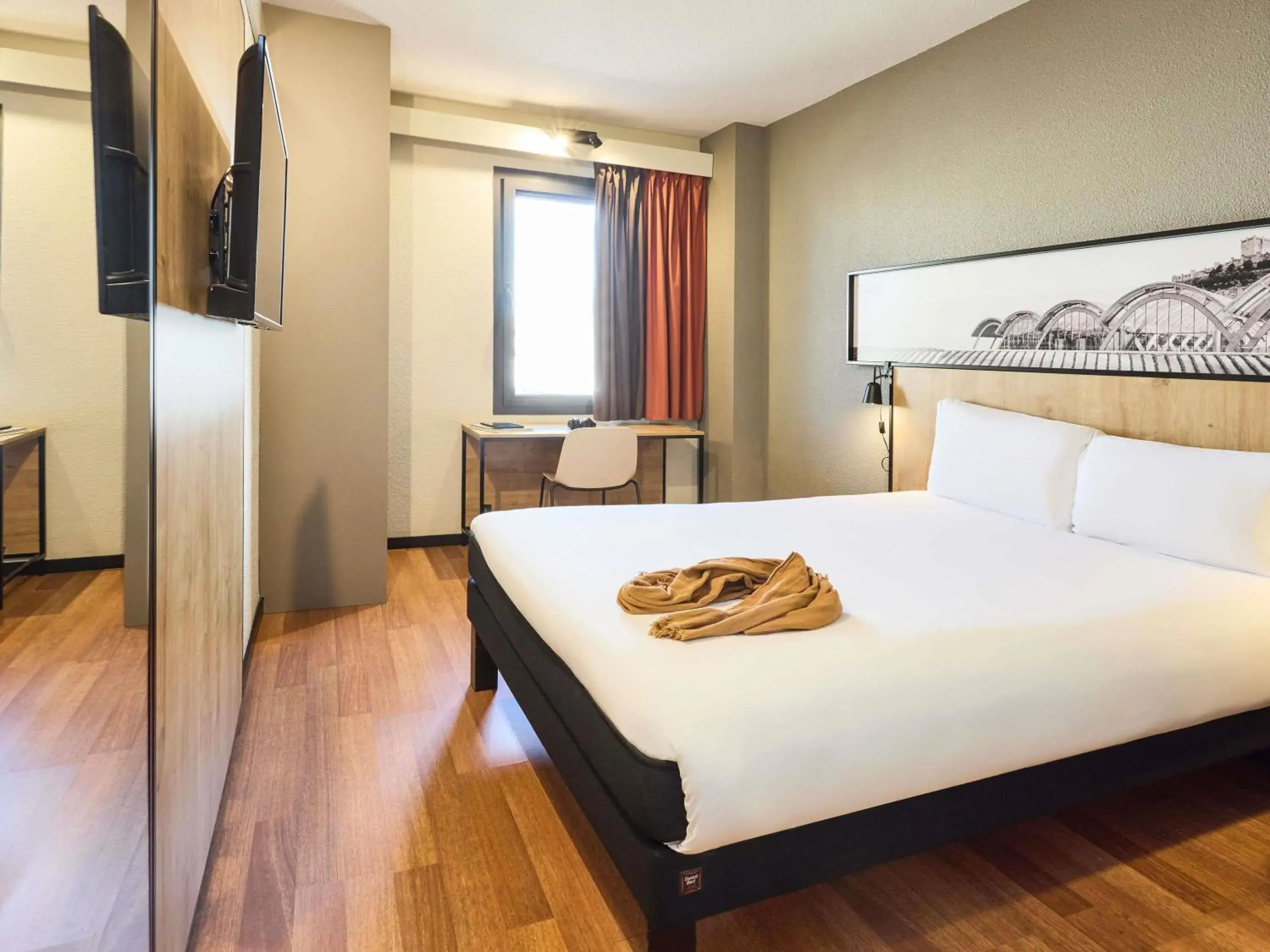 Bedroom, Bed in Ibis Valladolid Bedroom, Bed in Ibis Valladolid