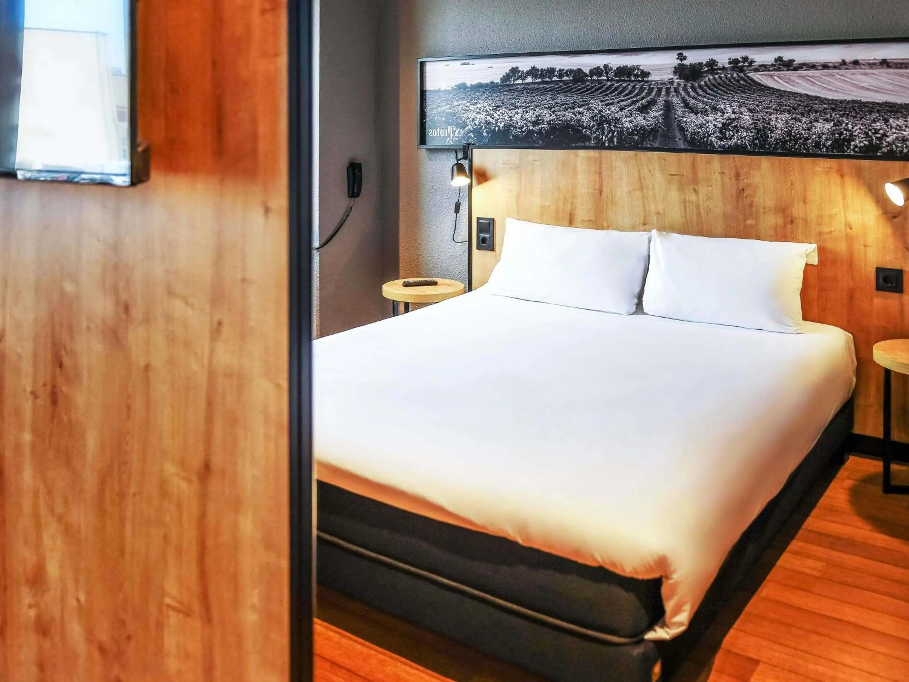 Property building, Bed in Ibis Valladolid