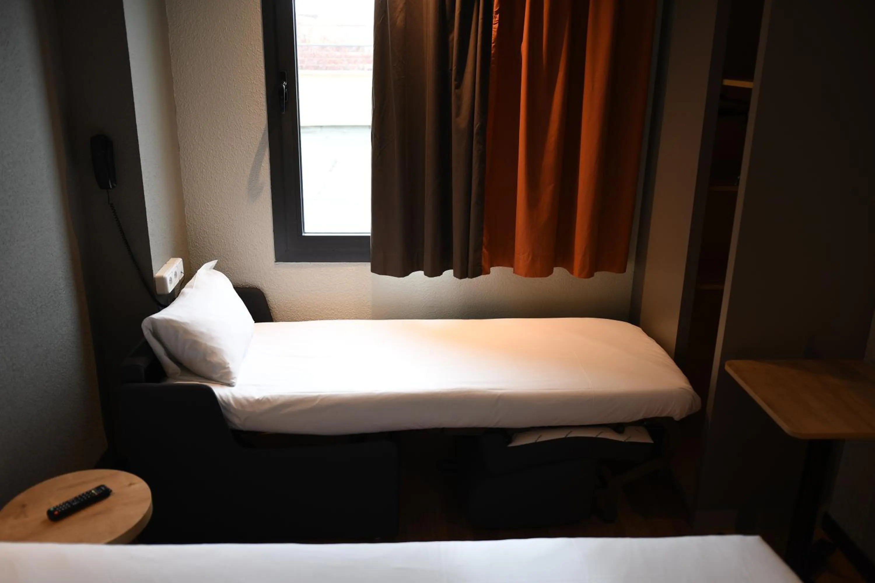 Bed in Ibis Valladolid