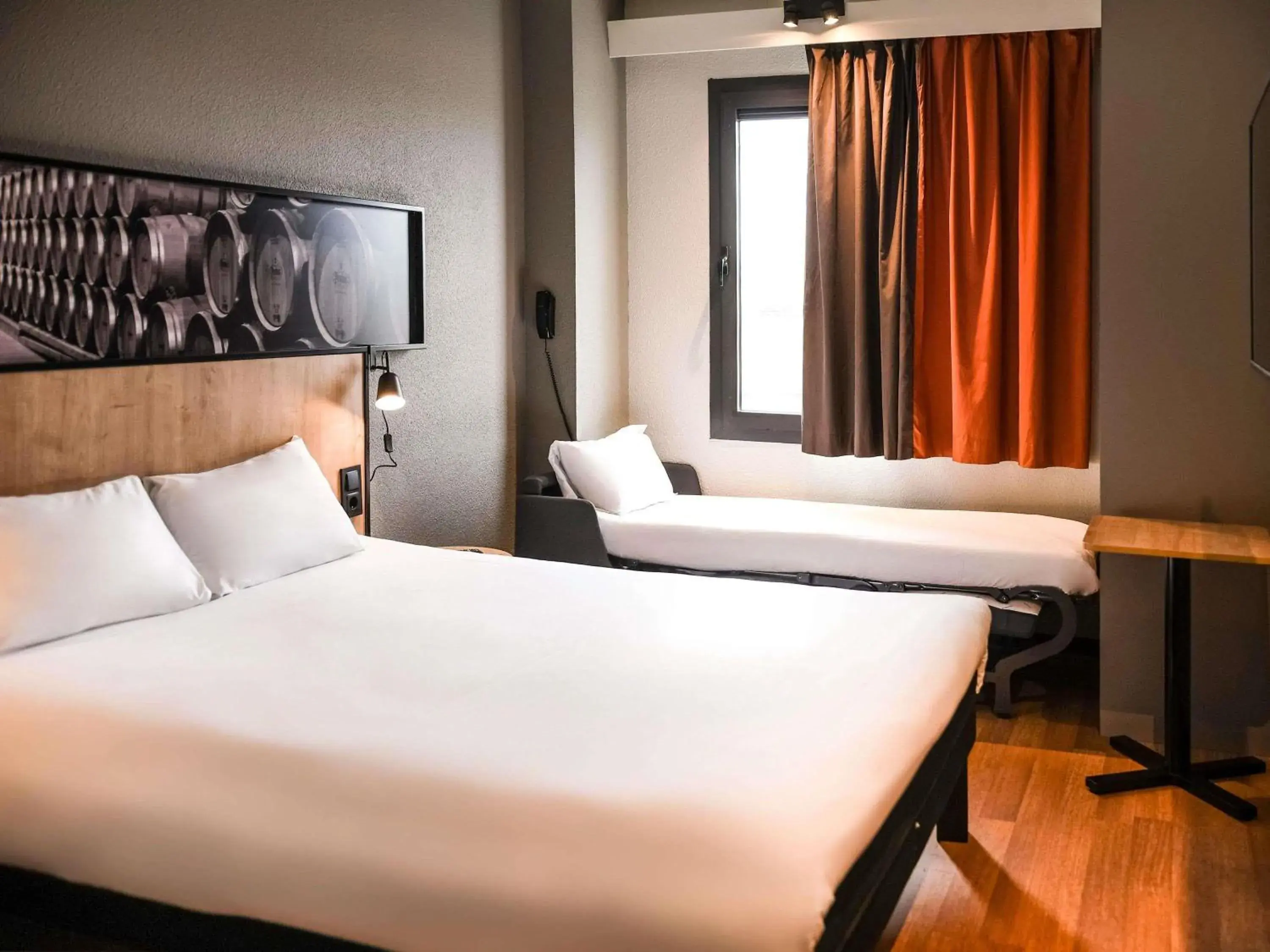 Bedroom, Bed in Ibis Valladolid Bedroom, Bed in Ibis Valladolid