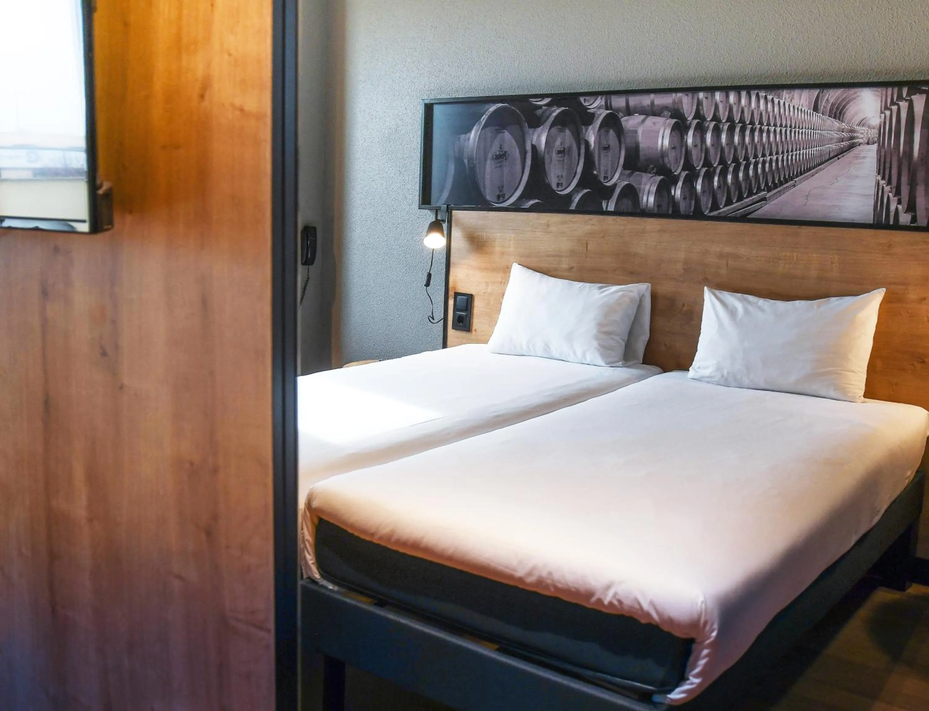 Bedroom, Bed in Ibis Valladolid