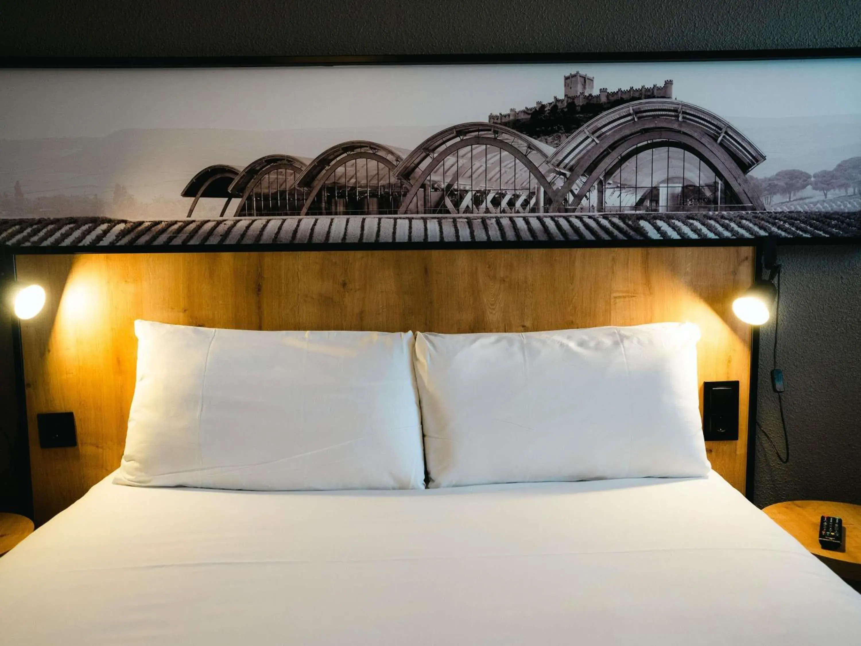 Bedroom, Bed in Ibis Valladolid Bedroom, Bed in Ibis Valladolid