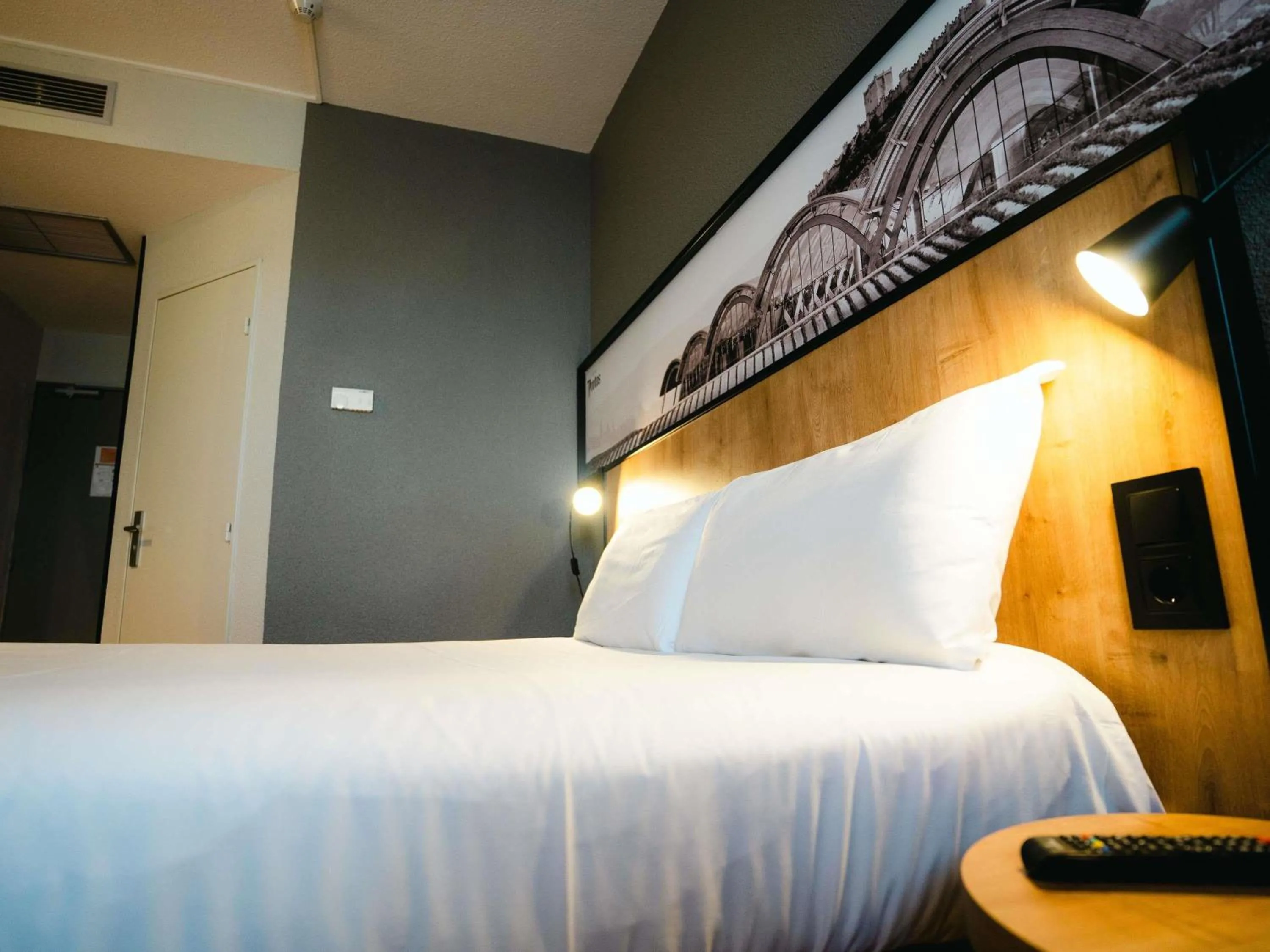 Bedroom, Bed in Ibis Valladolid