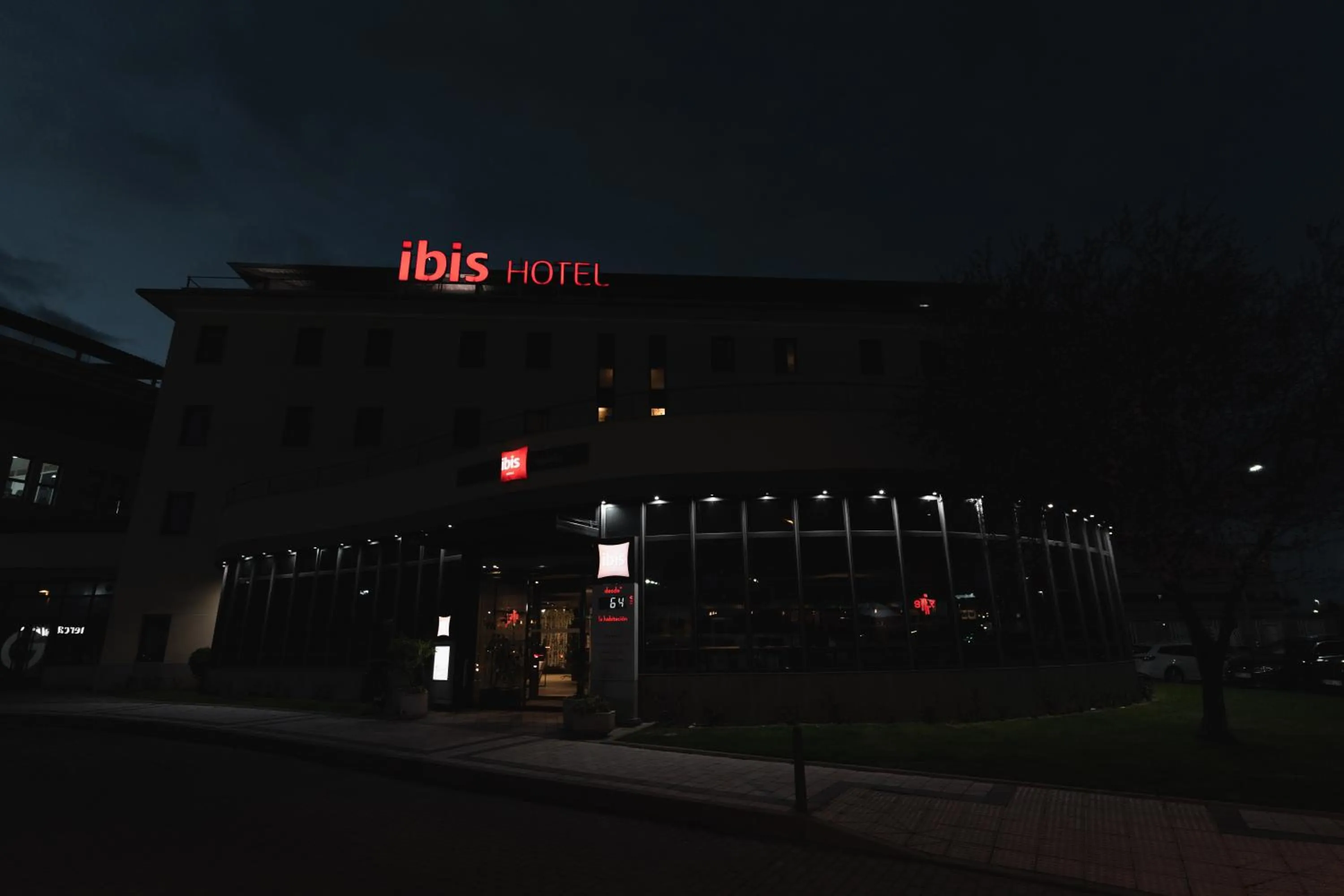 Facade/entrance in Ibis Valladolid