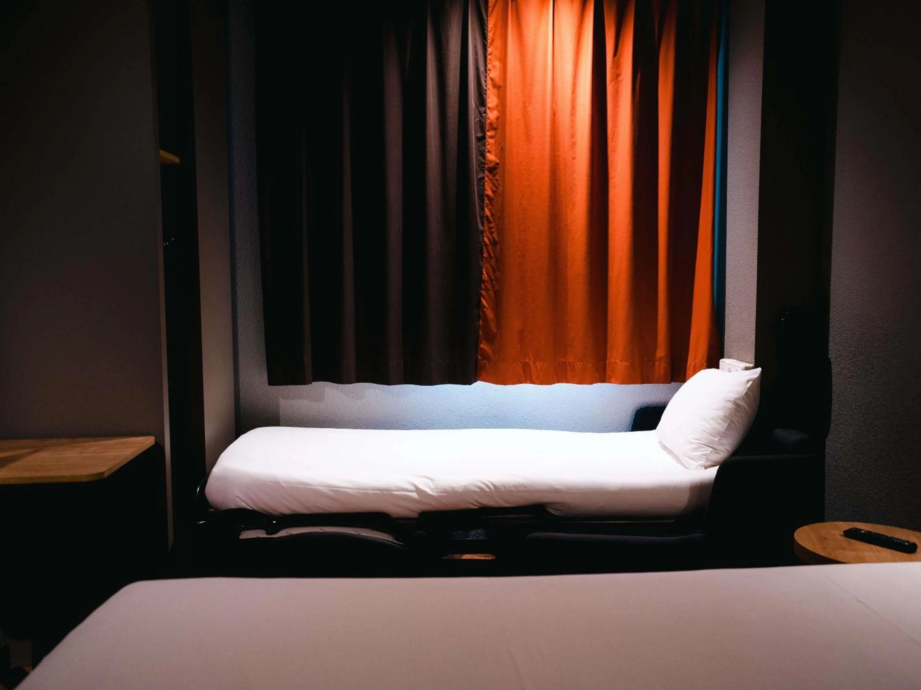 Bedroom, Bed in Ibis Valladolid