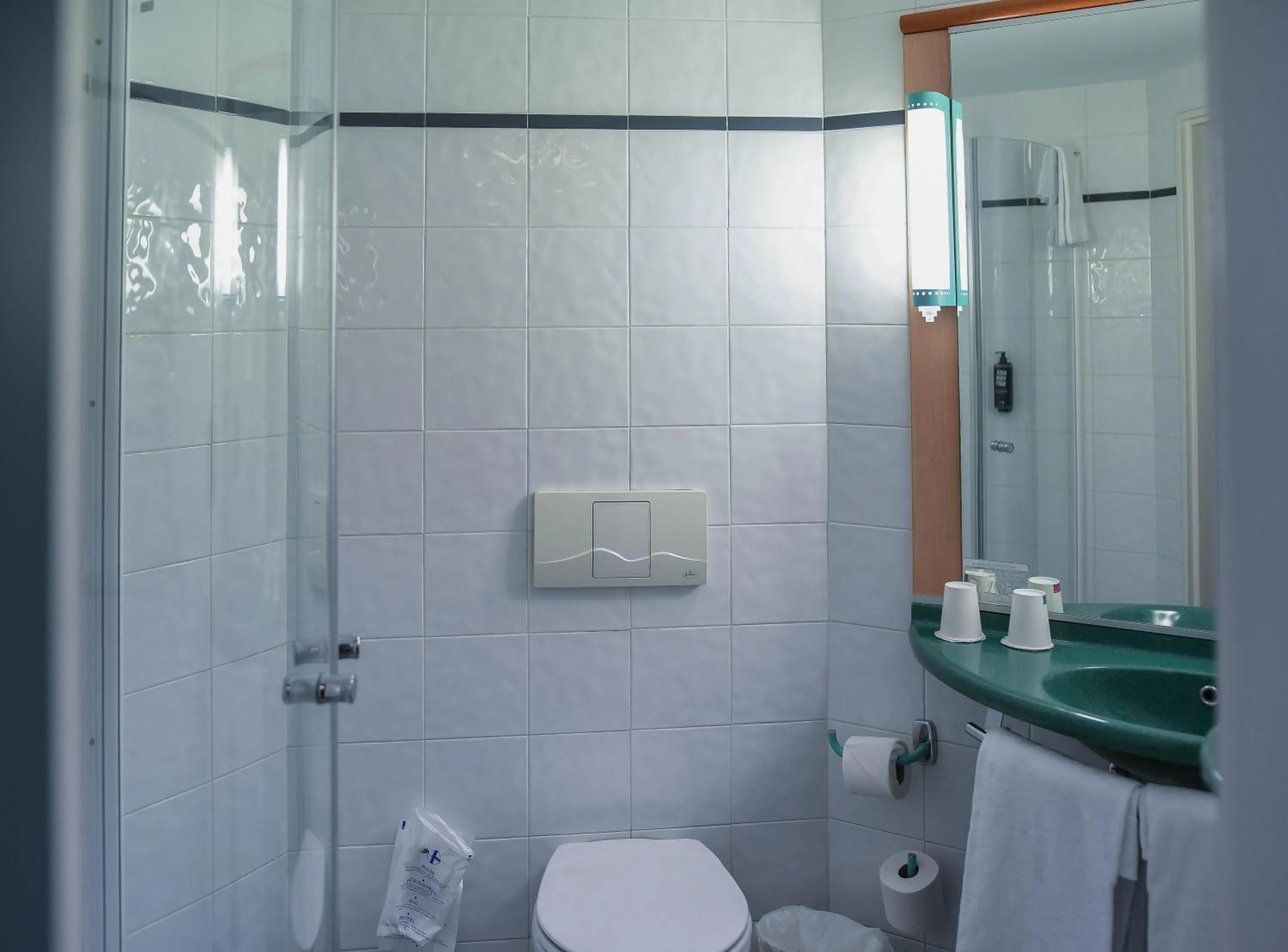 Bathroom in Ibis Valladolid