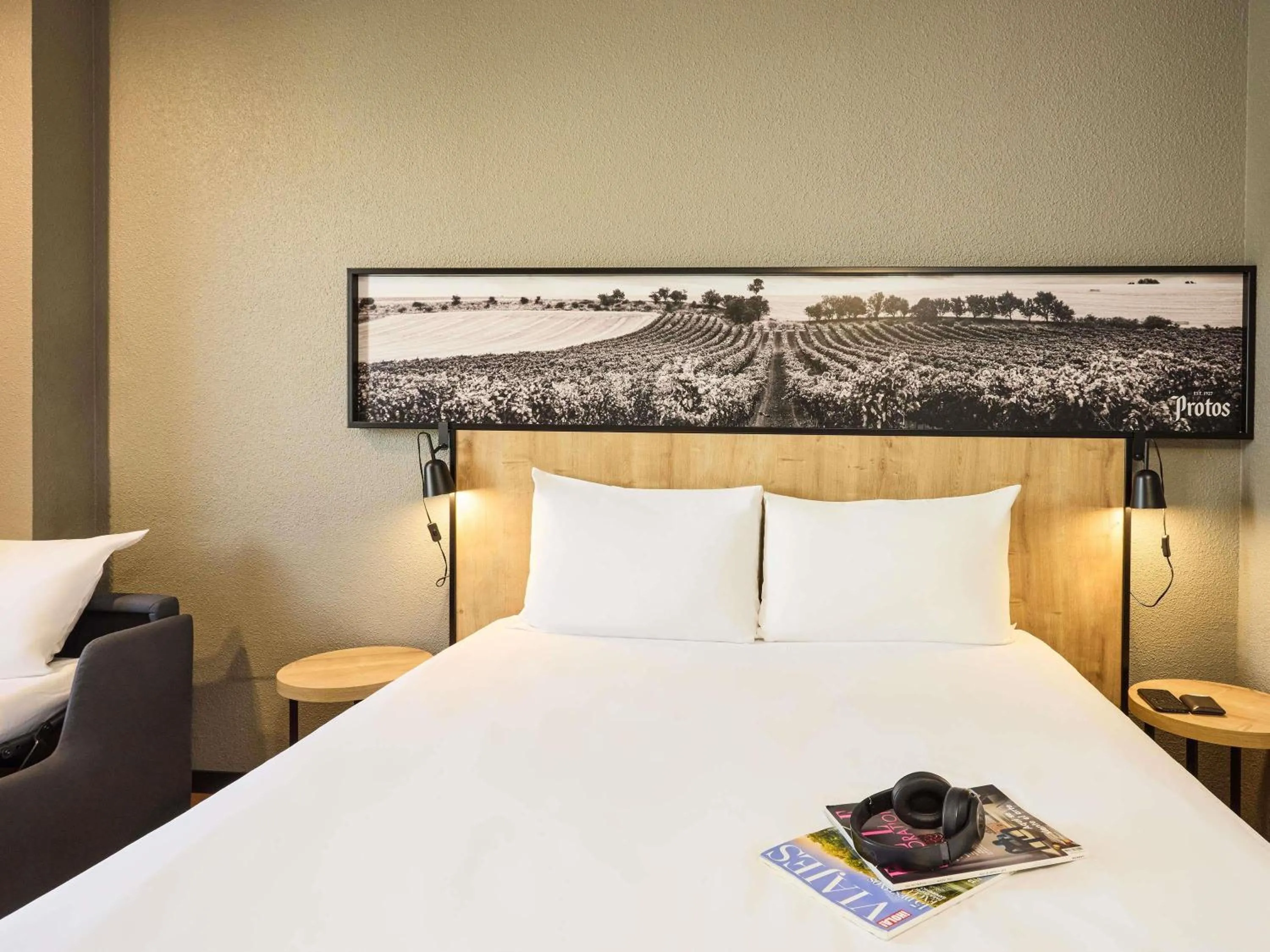 Bedroom, Bed in Ibis Valladolid