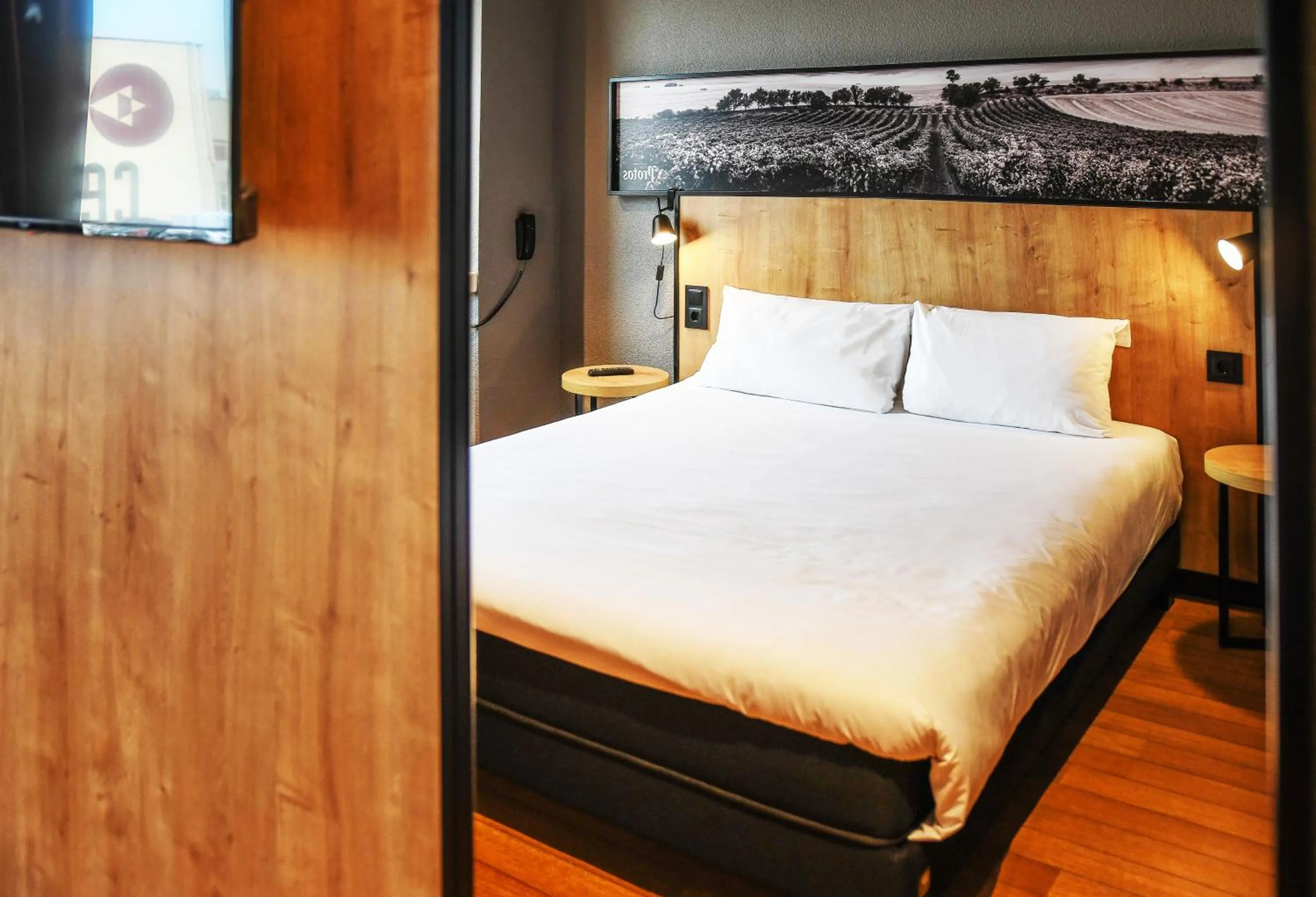 Bedroom, Bed in Ibis Valladolid