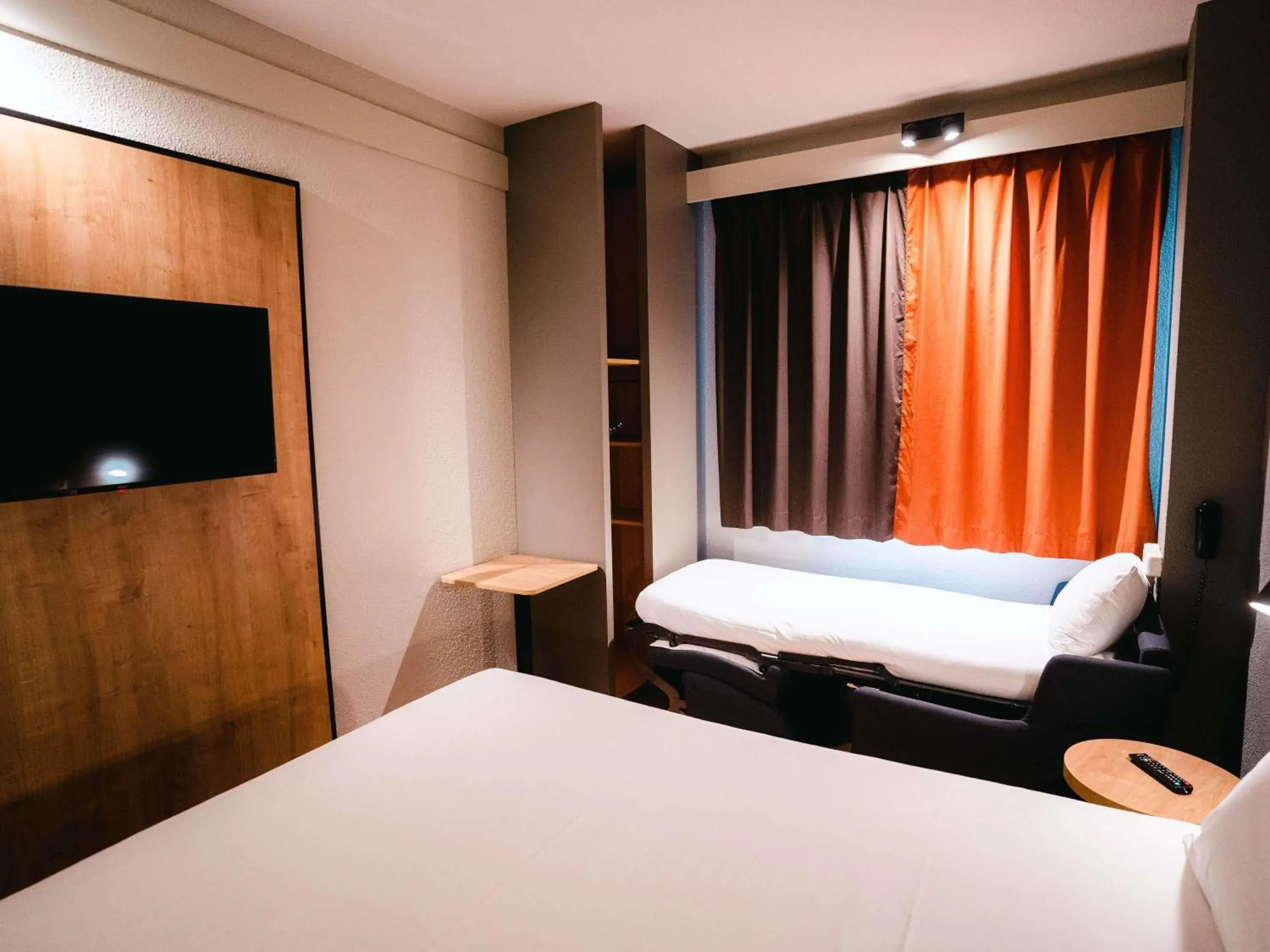 Bedroom, Bed in Ibis Valladolid Bedroom, Bed in Ibis Valladolid