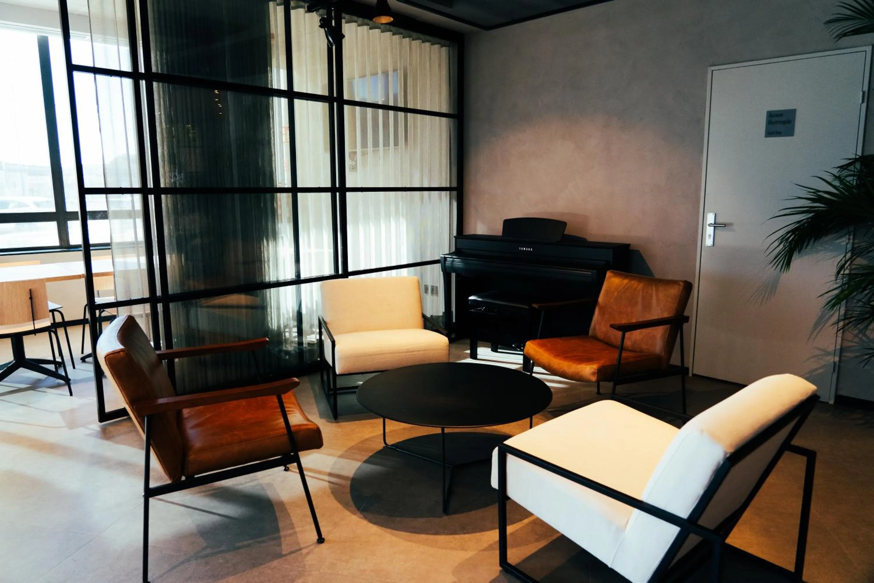 Seating area in Ibis Valladolid