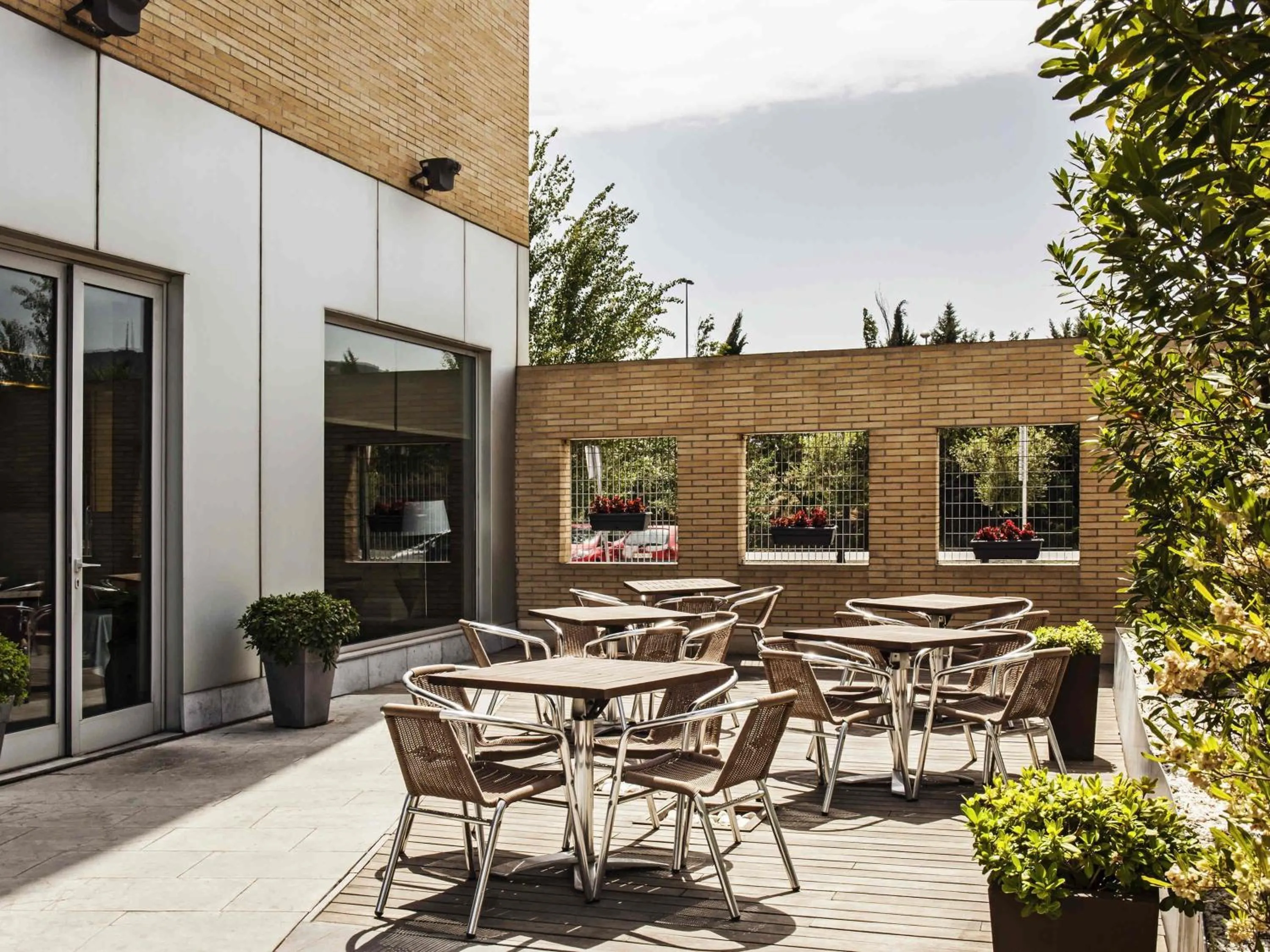 Restaurant/places to eat in Ibis Barcelona Molins de Rei