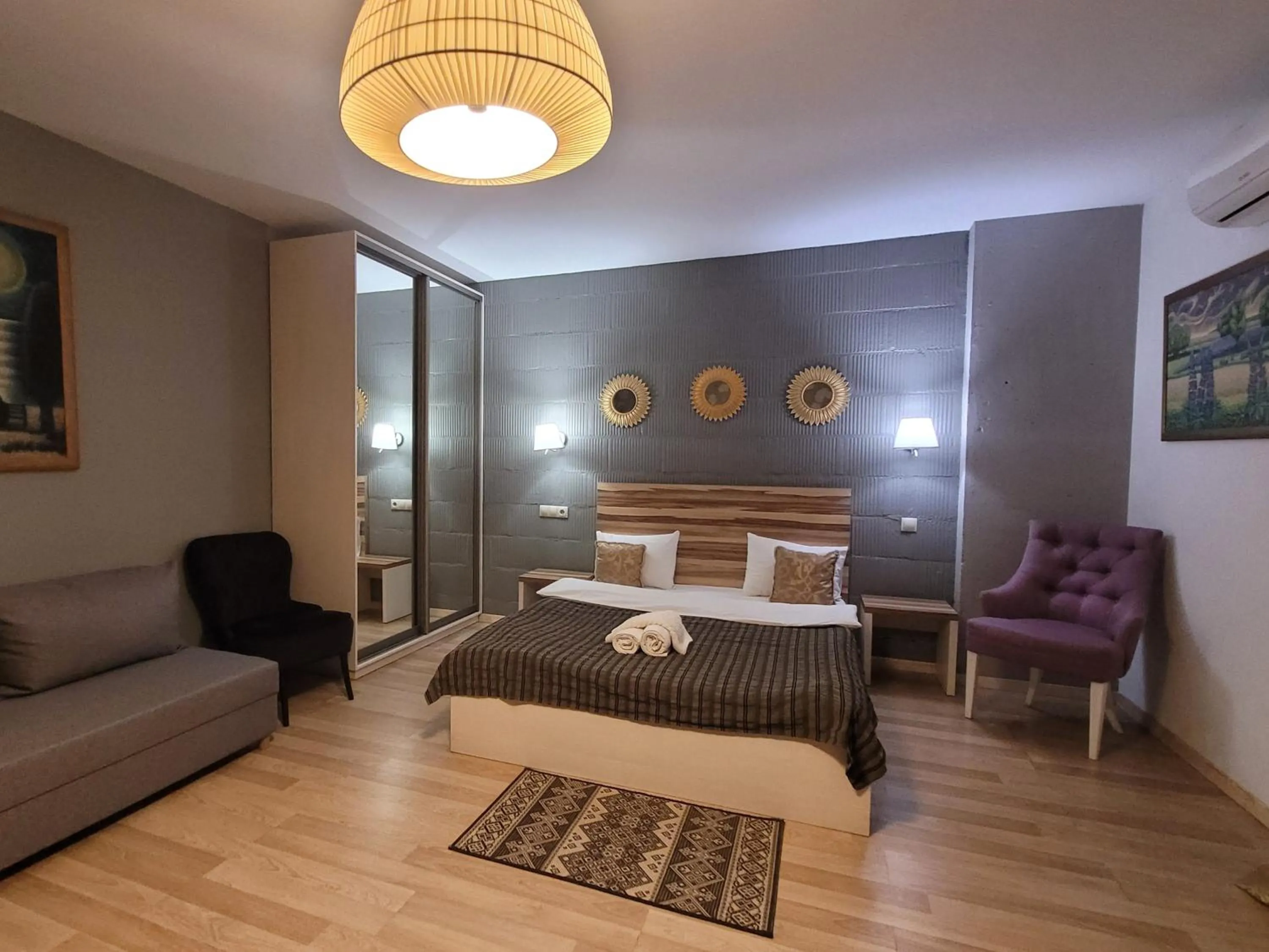 Mini Hotel on Demiivska