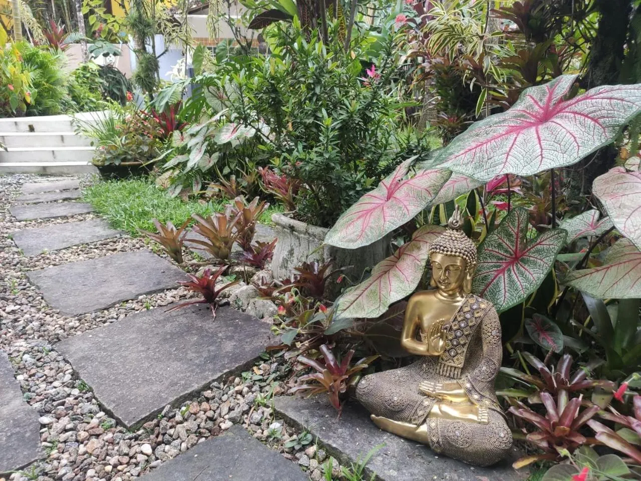 Garden in Eliconial Paraty Pousada