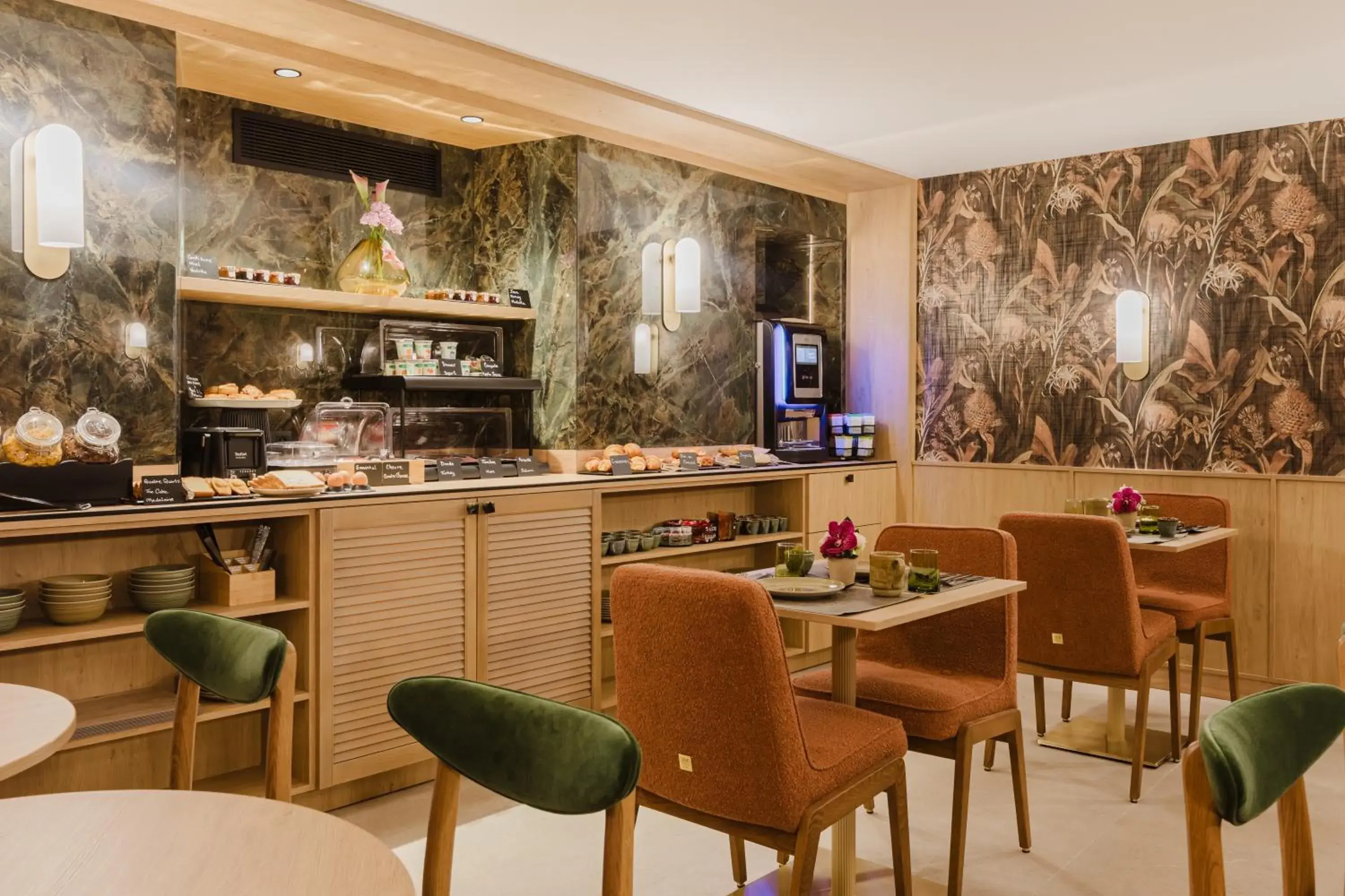 Food and drinks in Hotel Prince Albert Opéra Food and drinks in Hotel Prince Albert Opéra