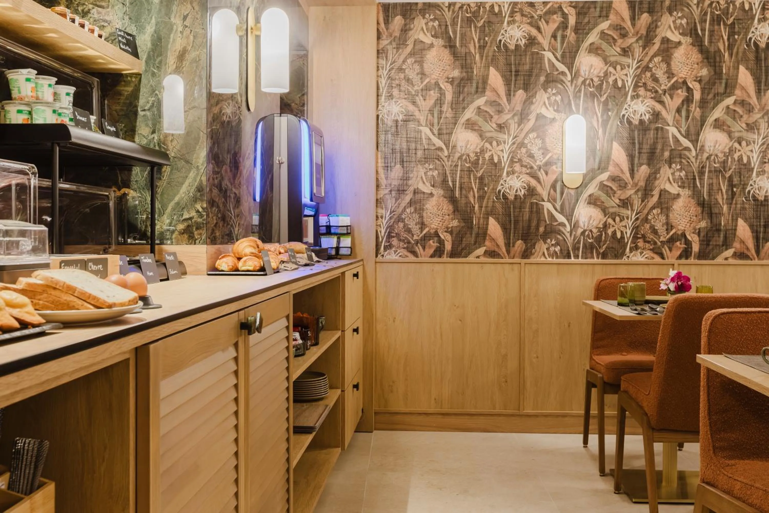 Food and drinks in Hotel Prince Albert Opéra