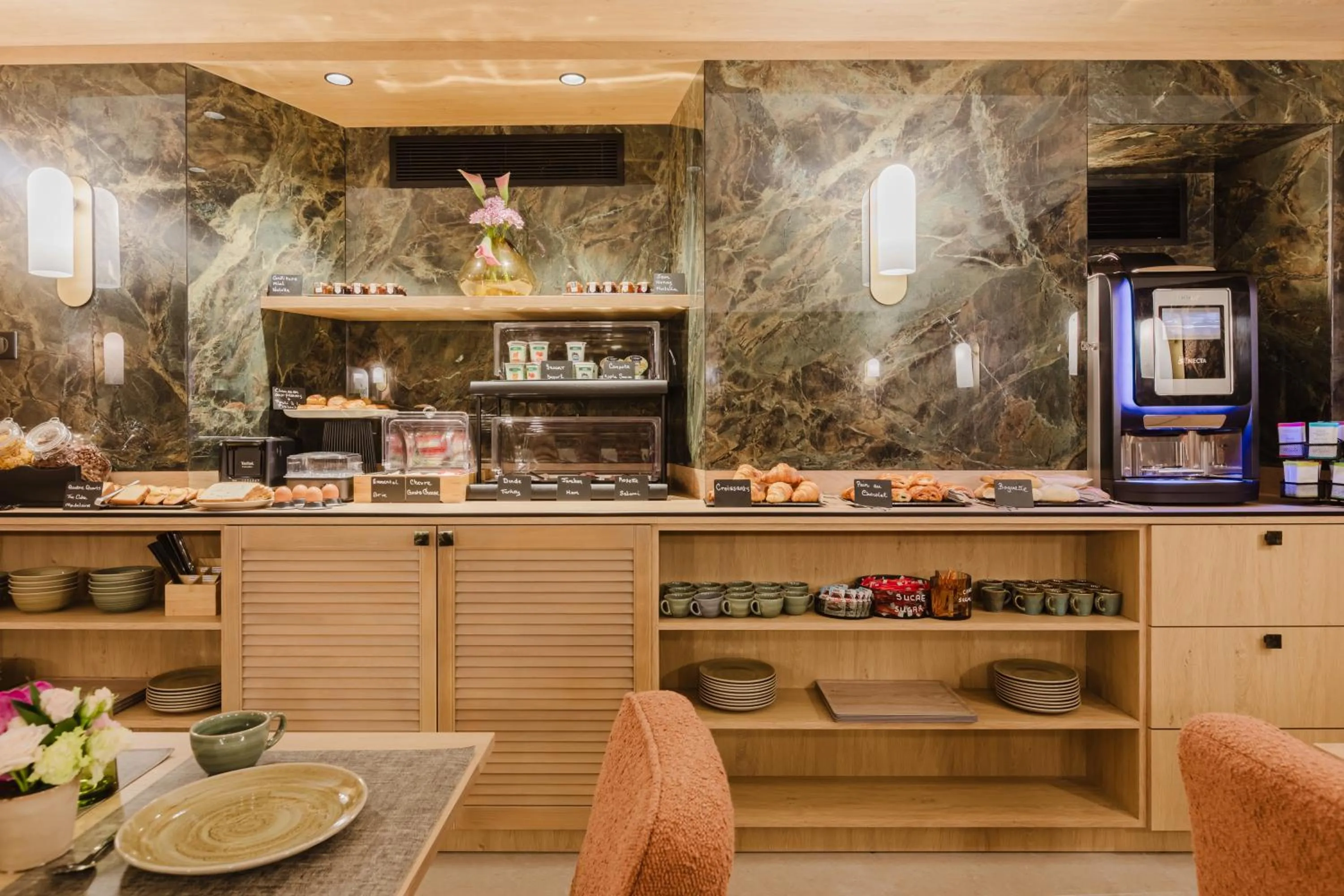 Food and drinks in Hotel Prince Albert Opéra