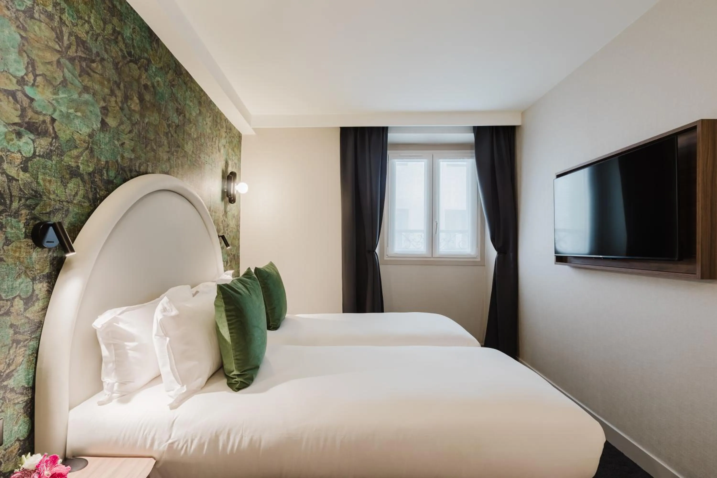 Bed in Hotel Prince Albert Opéra