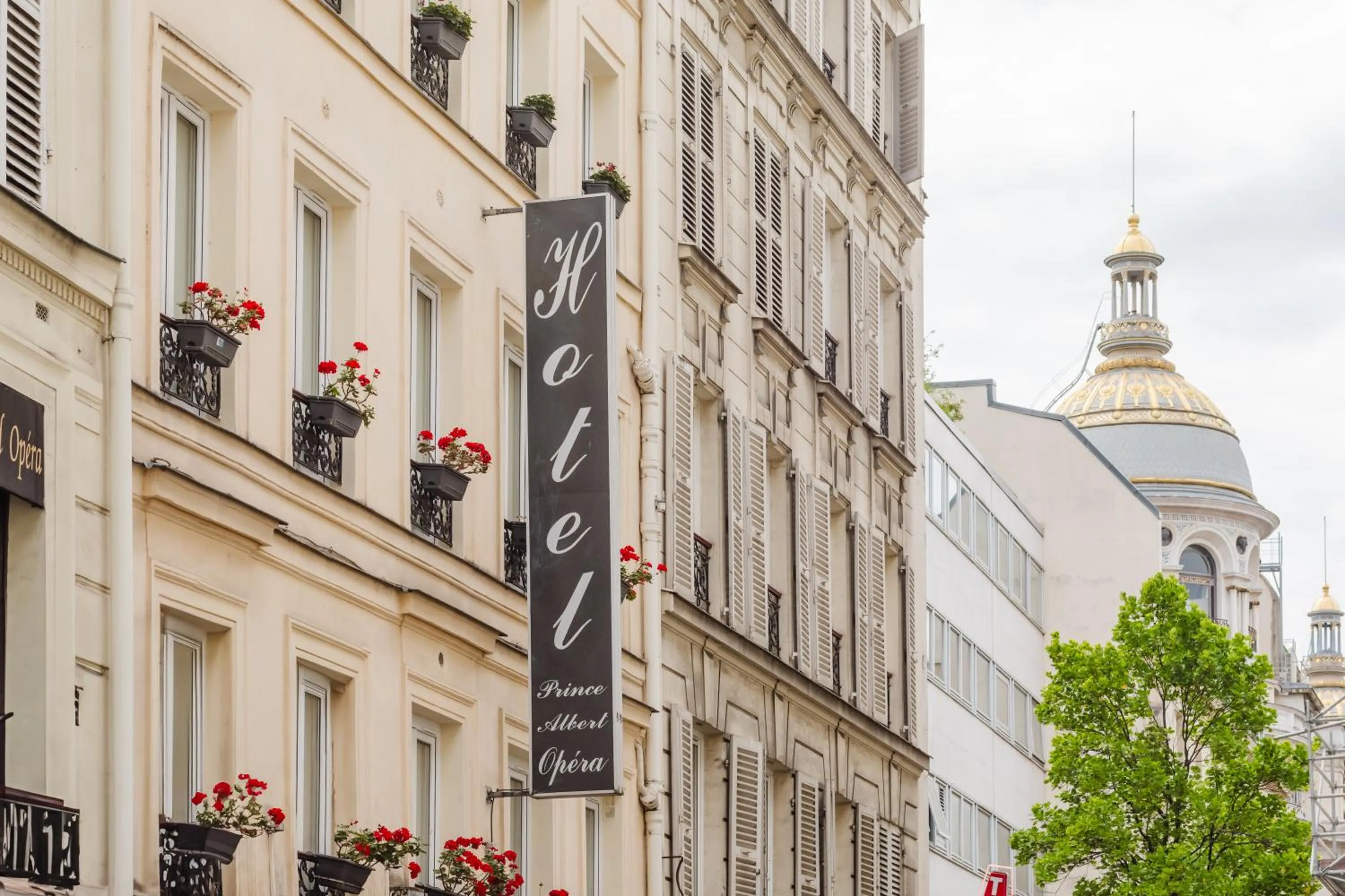 Property building in Hotel Prince Albert Opéra