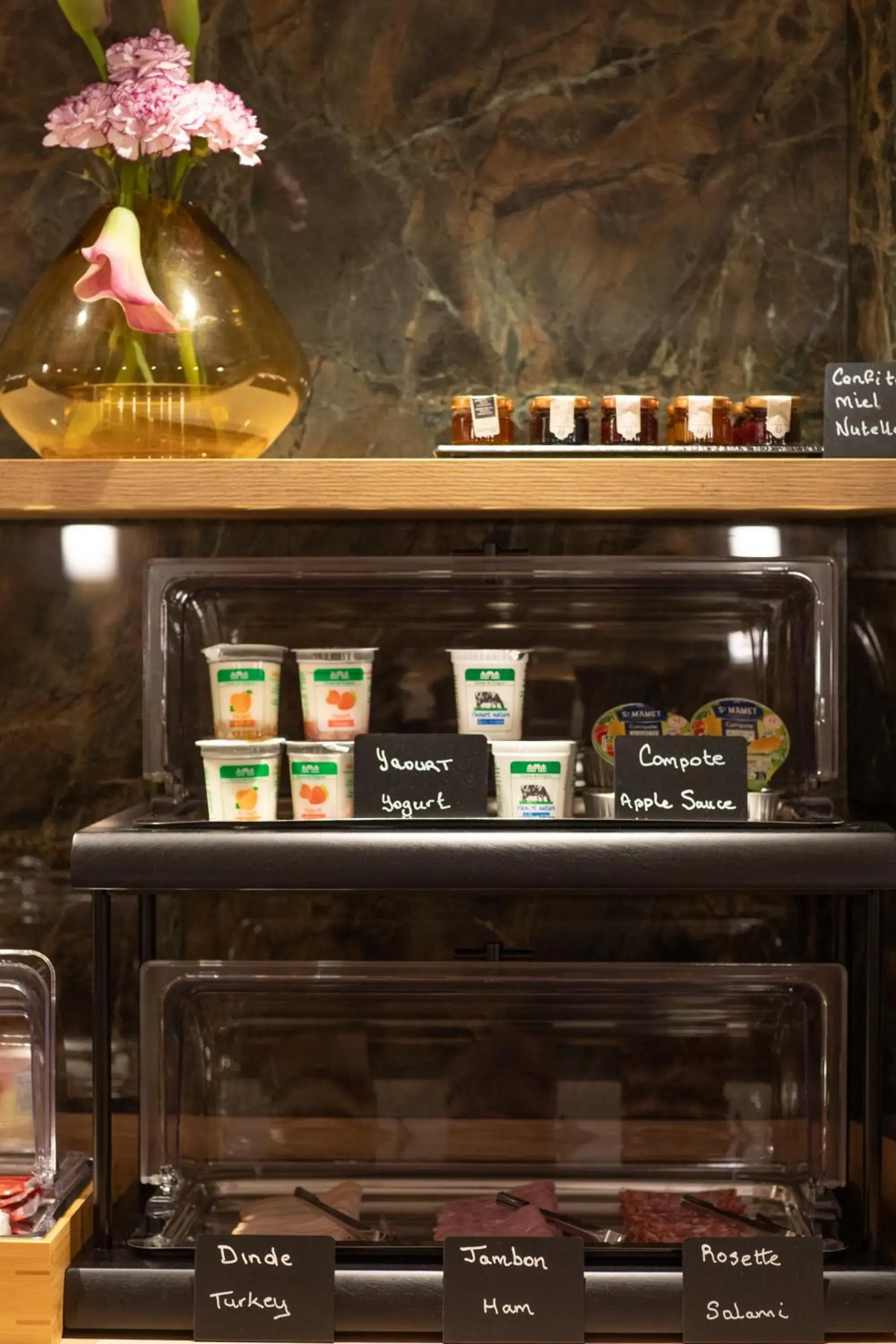 Food and drinks in Hotel Prince Albert Opéra Food and drinks in Hotel Prince Albert Opéra