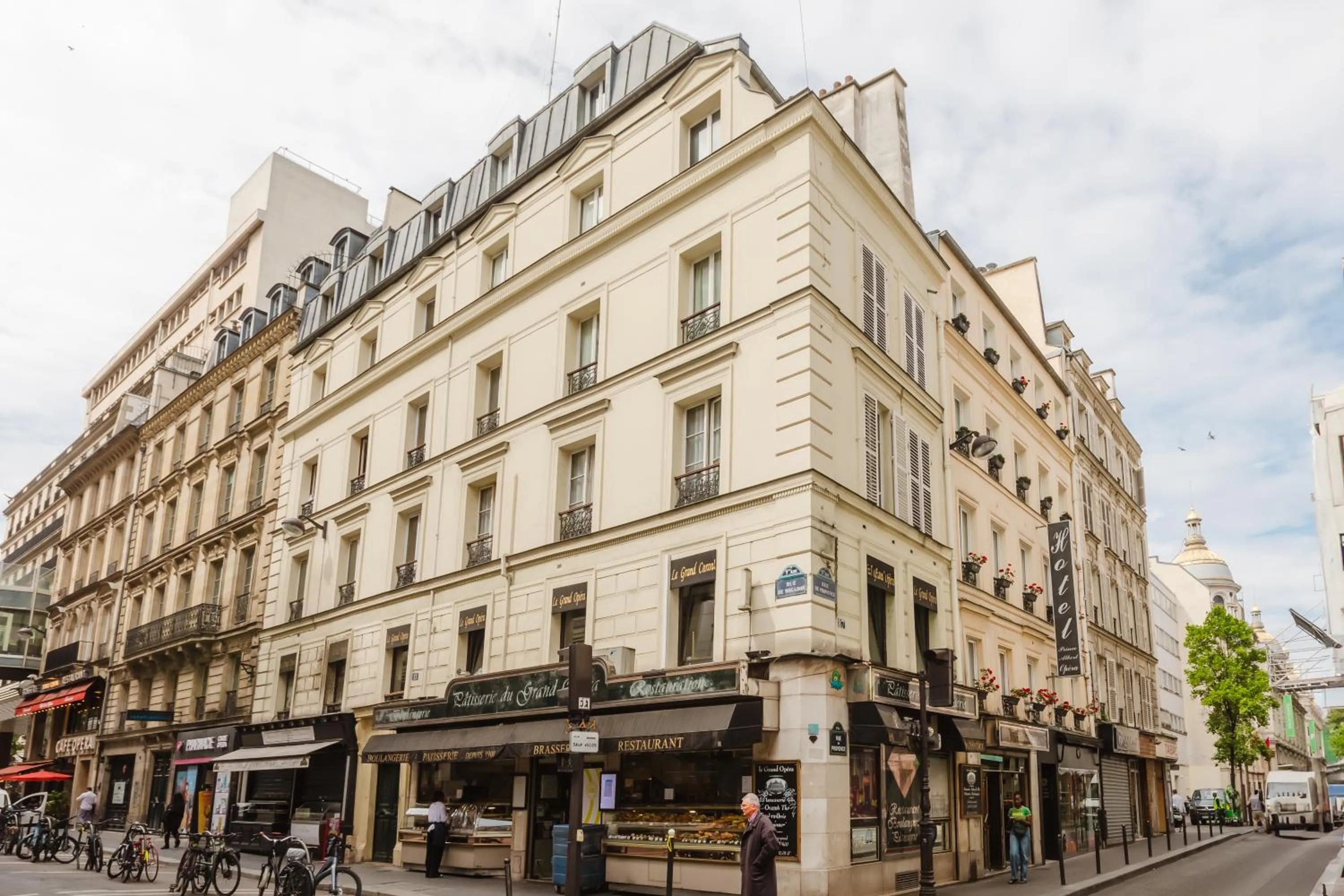 Property building in Hotel Prince Albert Opéra