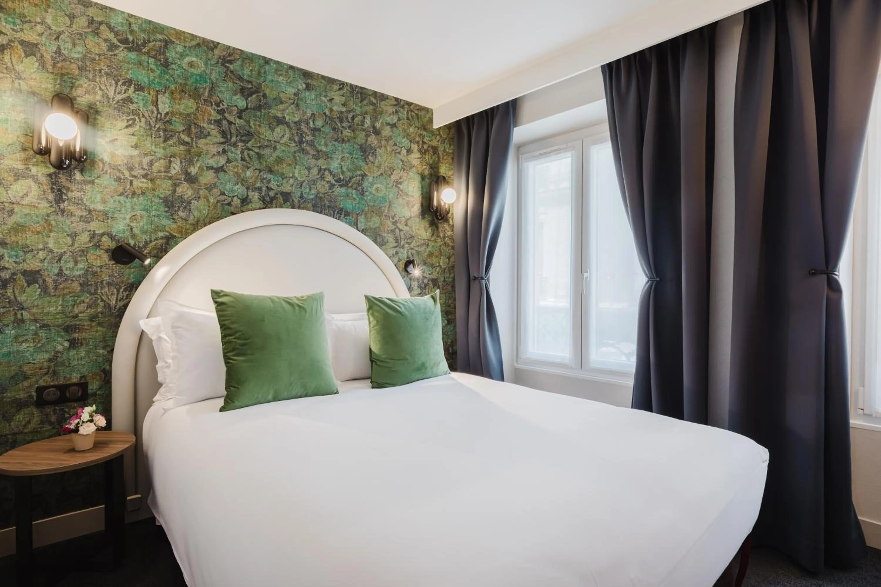 Bed in Hotel Prince Albert Opéra