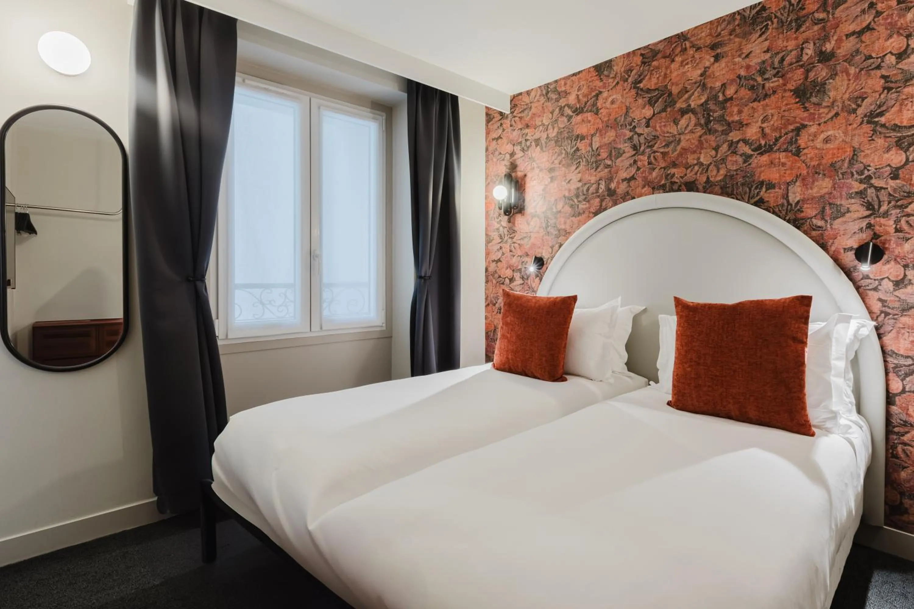 Bed in Hotel Prince Albert Opéra