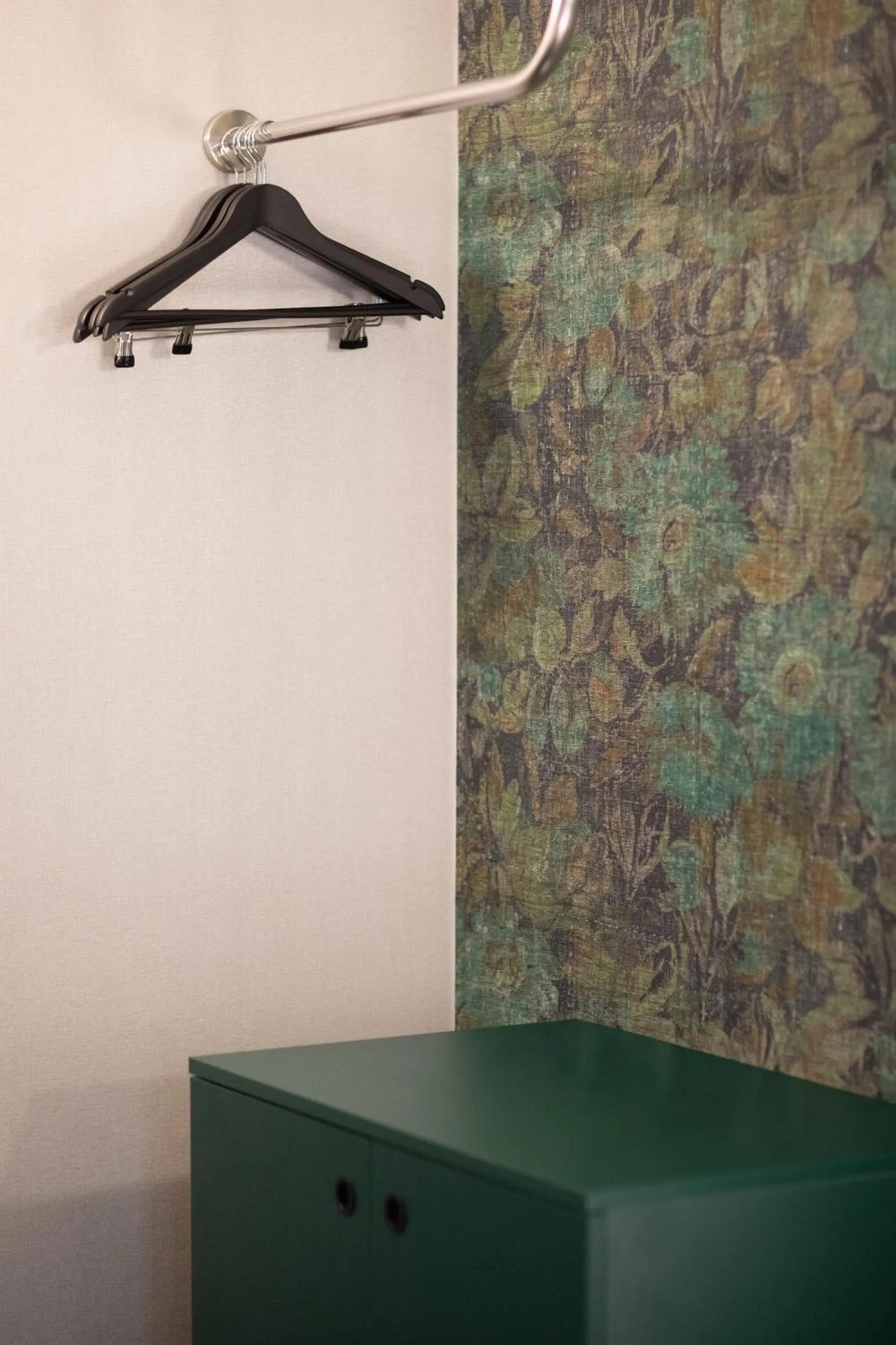 wardrobe in Hotel Prince Albert Opéra