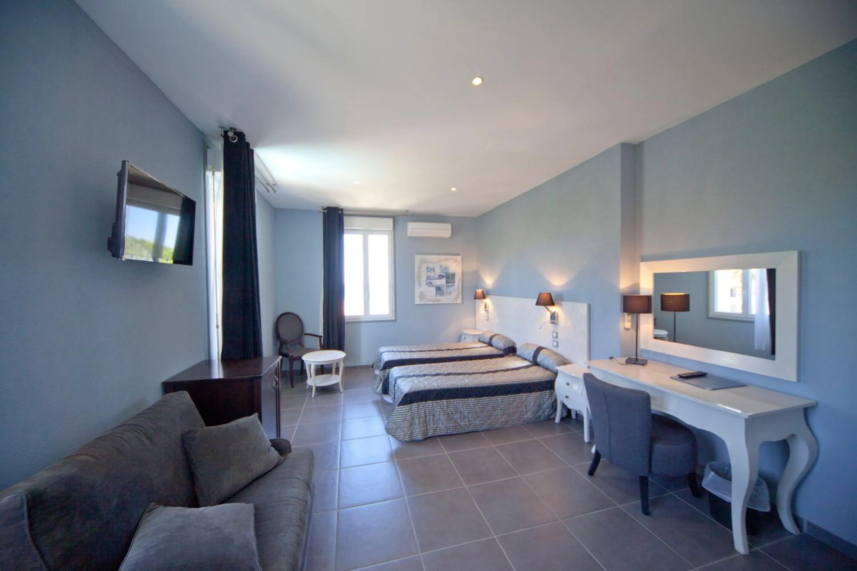 Photo of the whole room in Splendid Hôtel