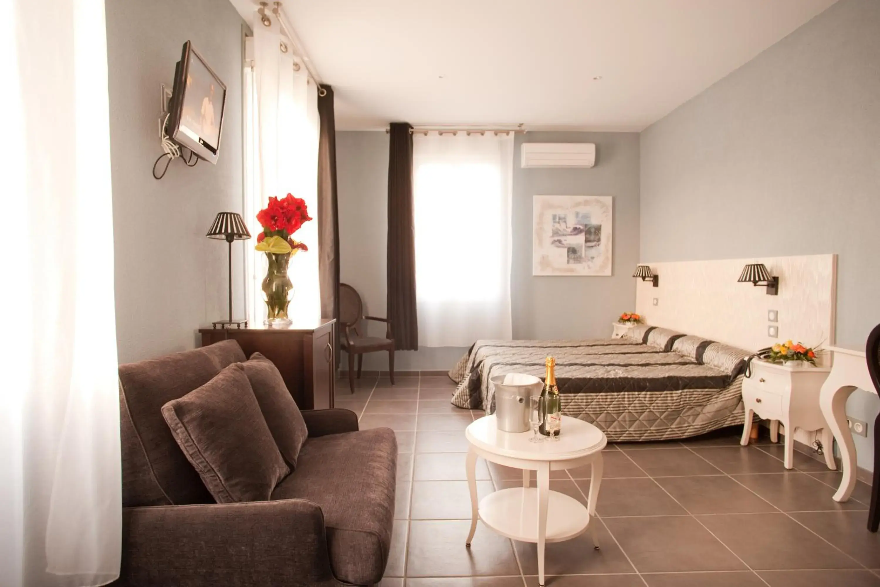 Photo of the whole room in Splendid Hôtel Photo of the whole room in Splendid Hôtel