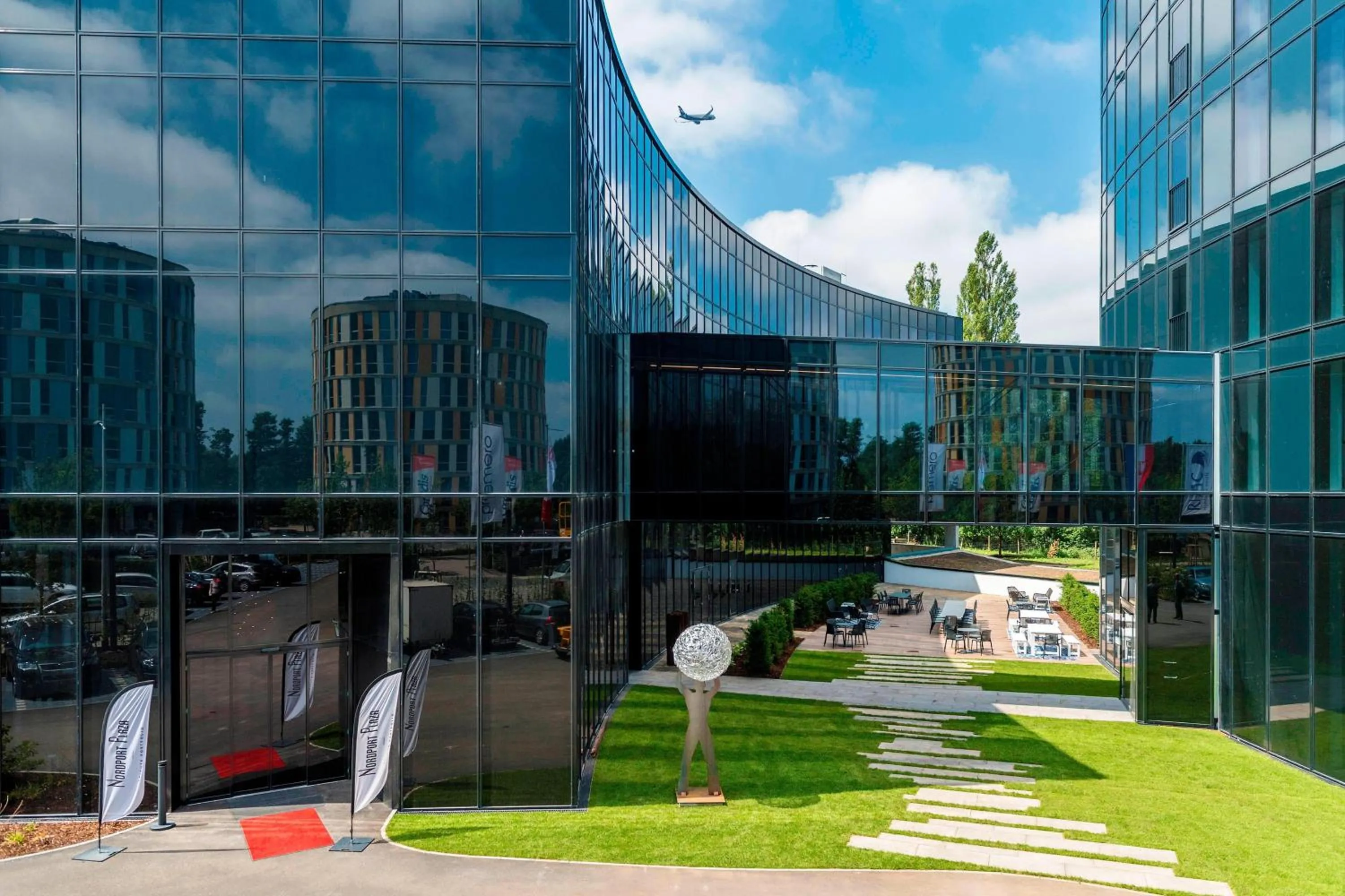 Property building in Airport Plaza Hotel Hamburg