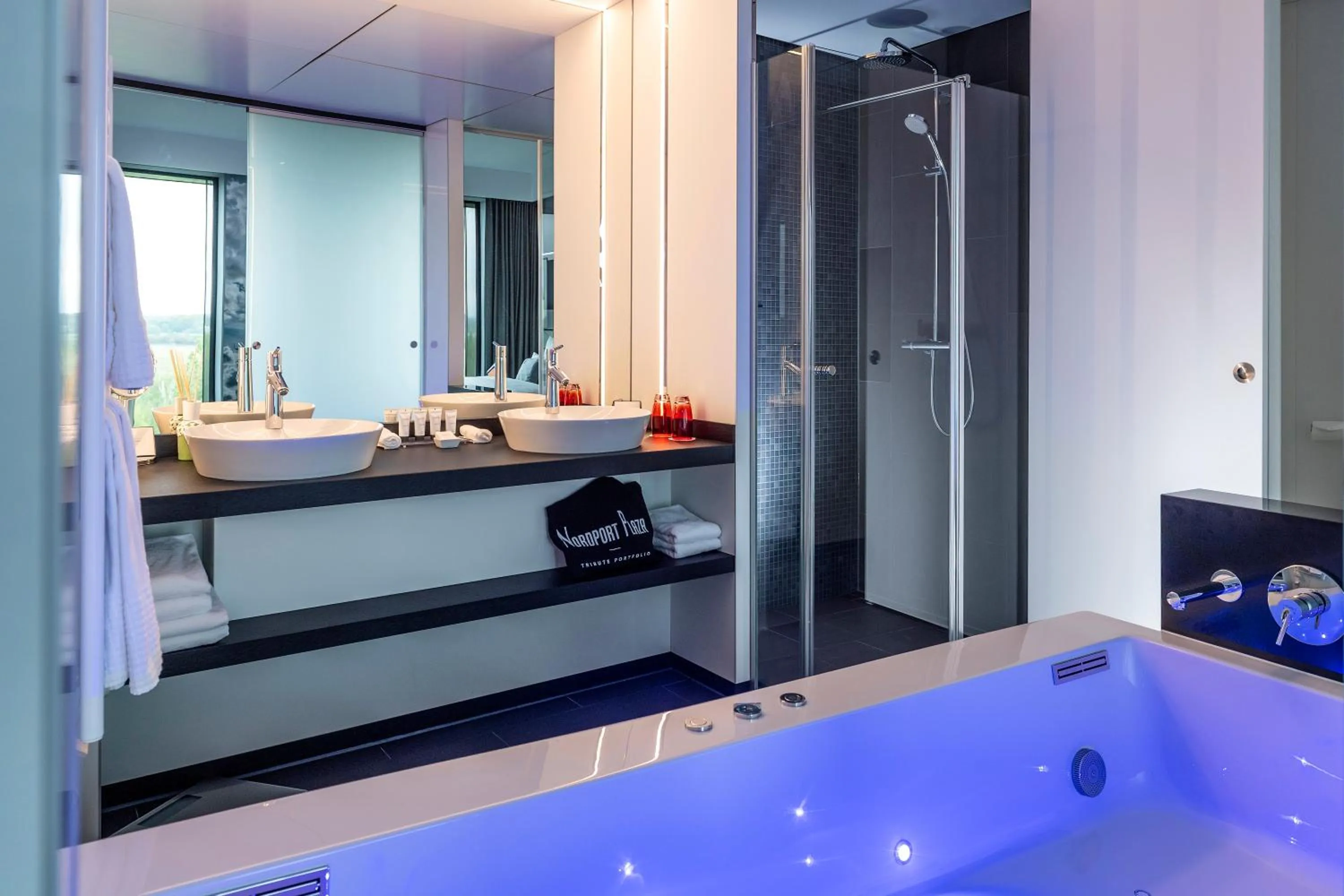 Bathroom in Airport Plaza Hotel Hamburg