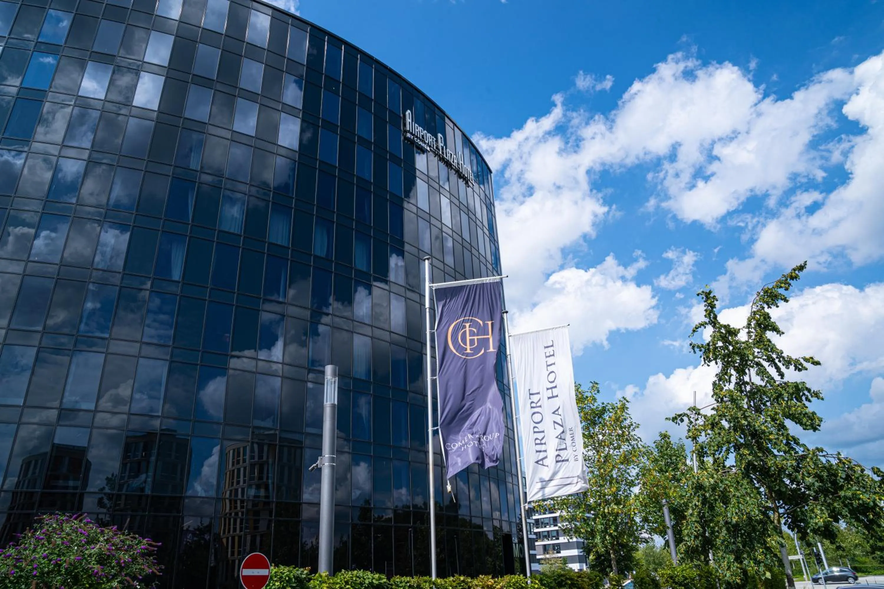 Property building in Airport Plaza Hotel Hamburg