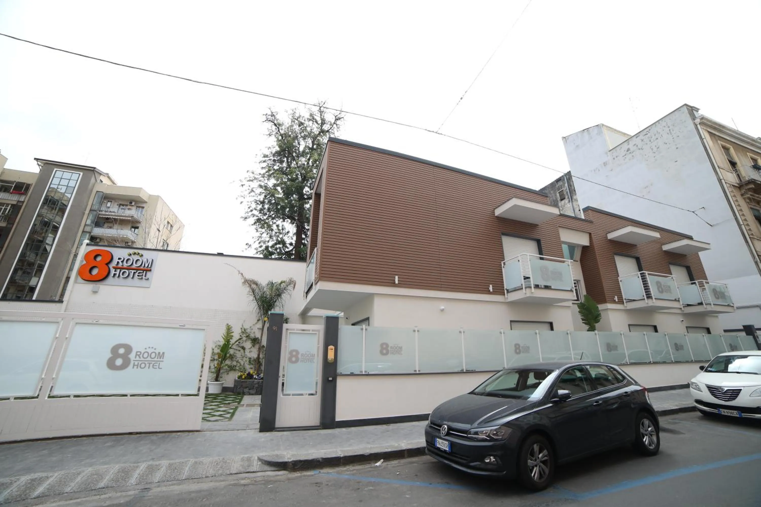 Neighbourhood in 8room Hotel