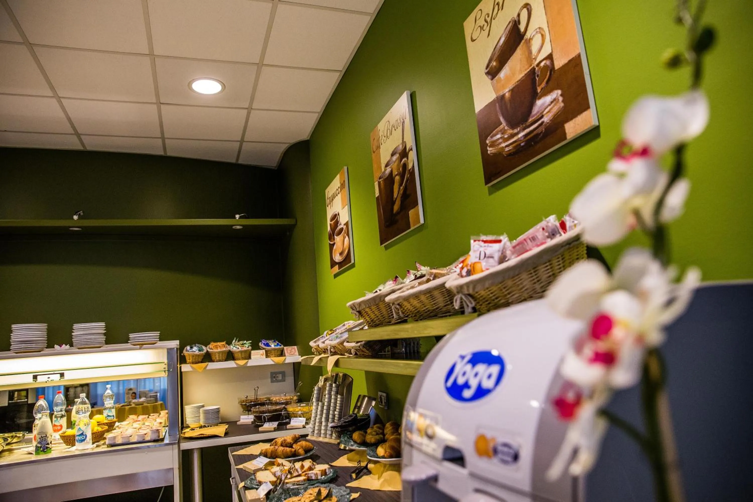 Communal lounge/ TV room in Hotel Glis