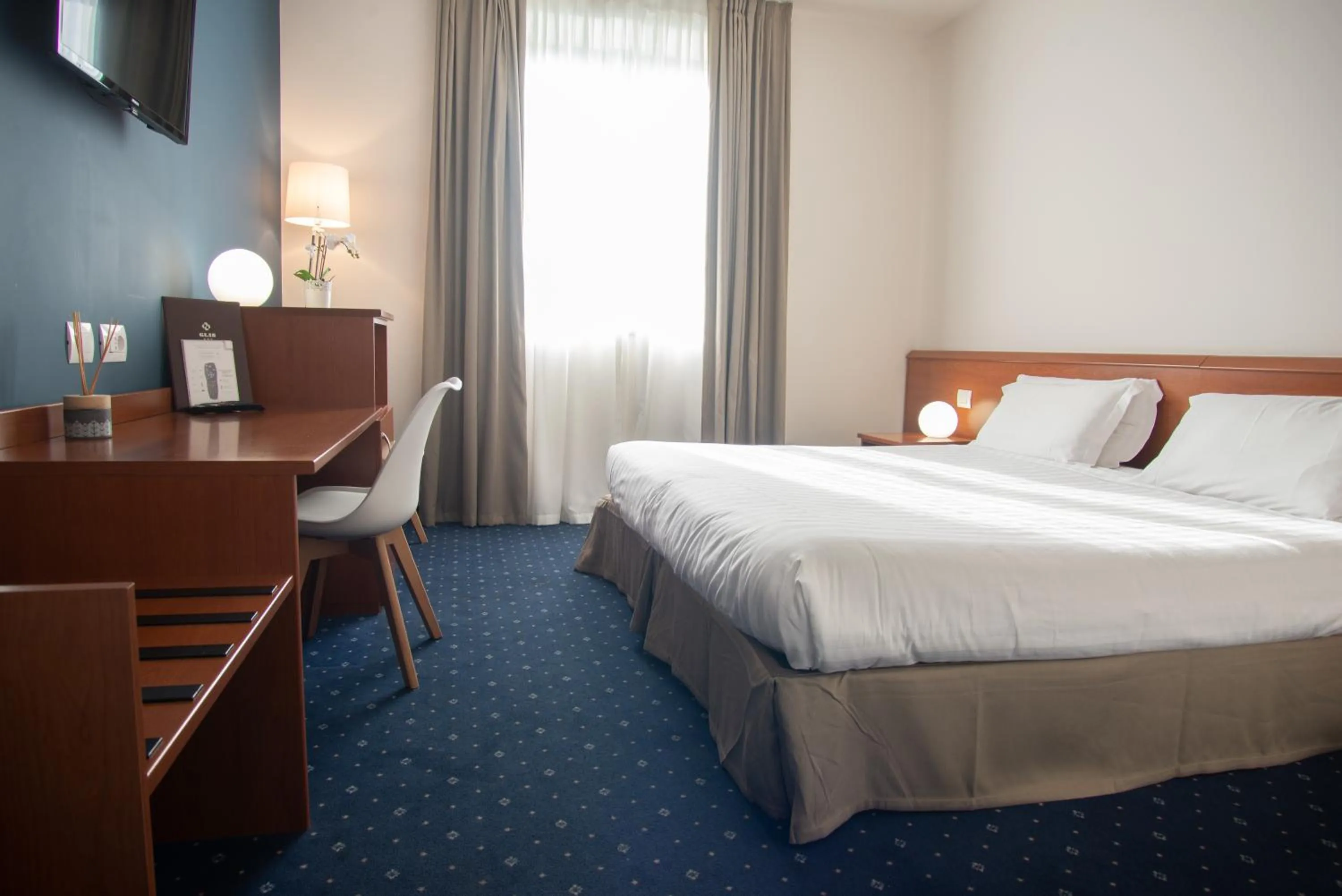 Photo of the whole room, Bed in Hotel Glis