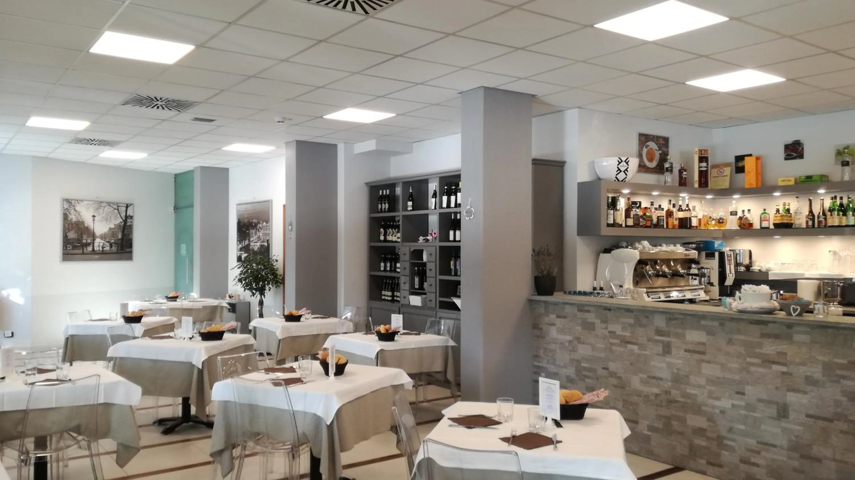 Restaurant/places to eat in Hotel Glis