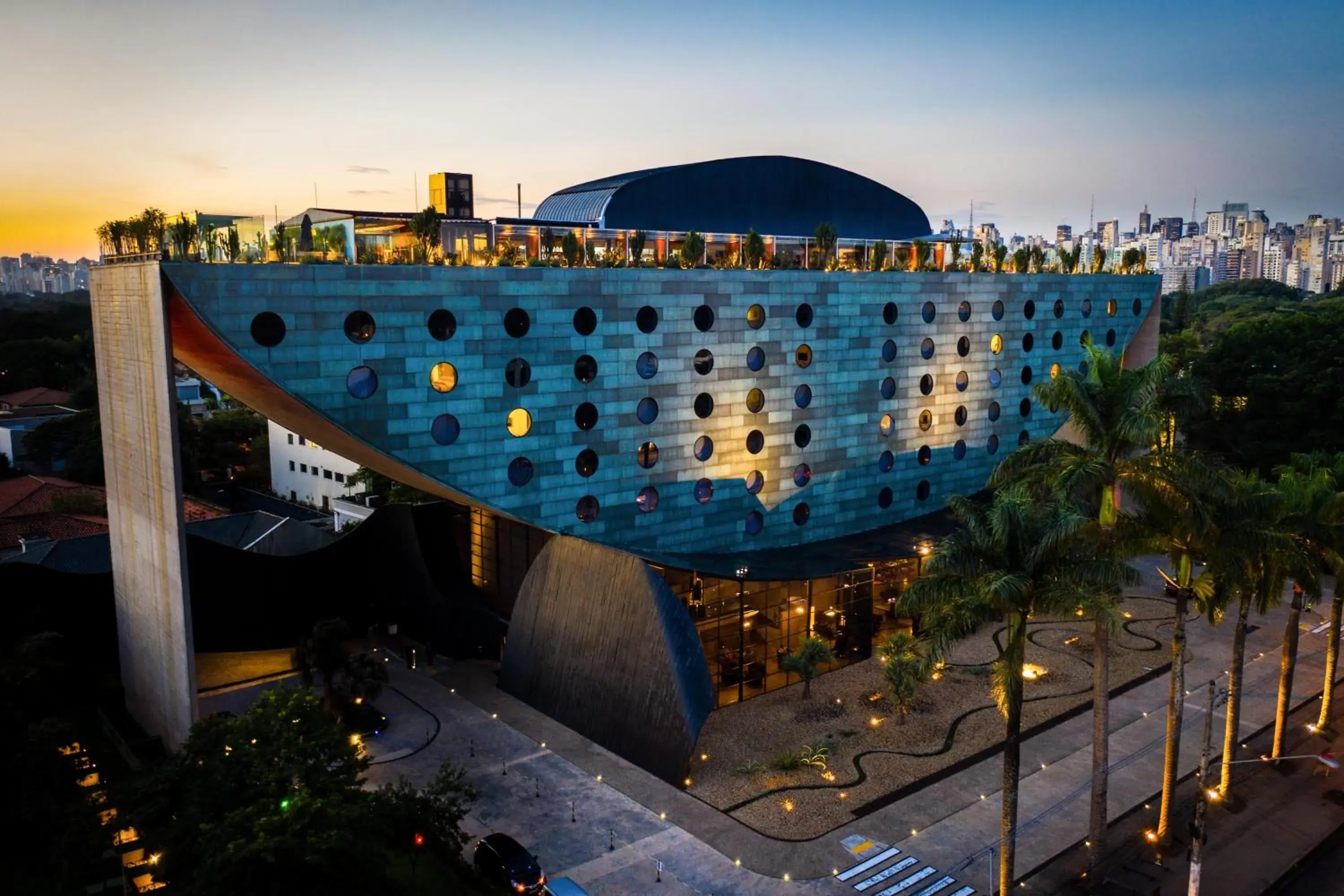 Property building in Hotel Unique Property building in Hotel Unique