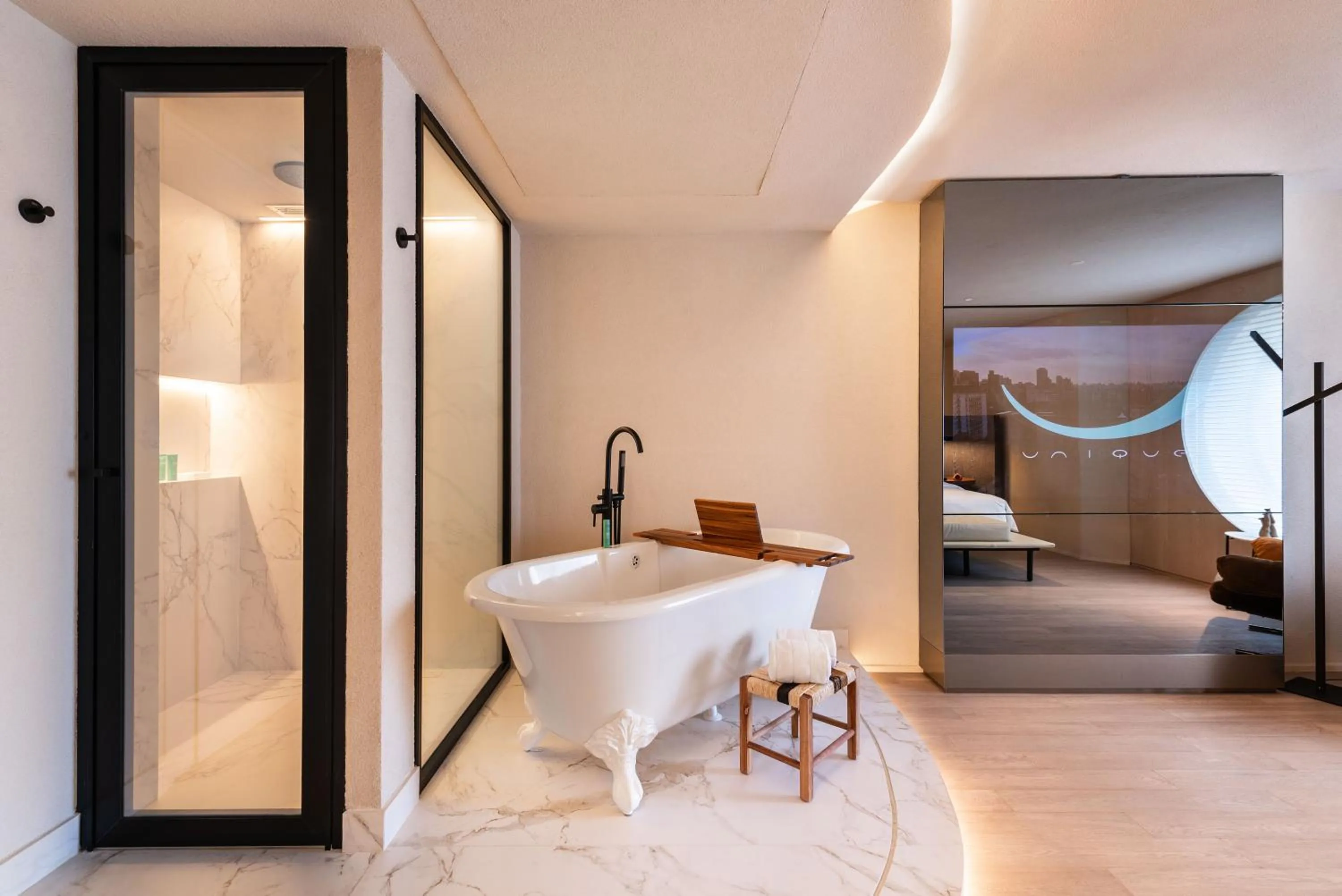 Bath, Bed in Hotel Unique