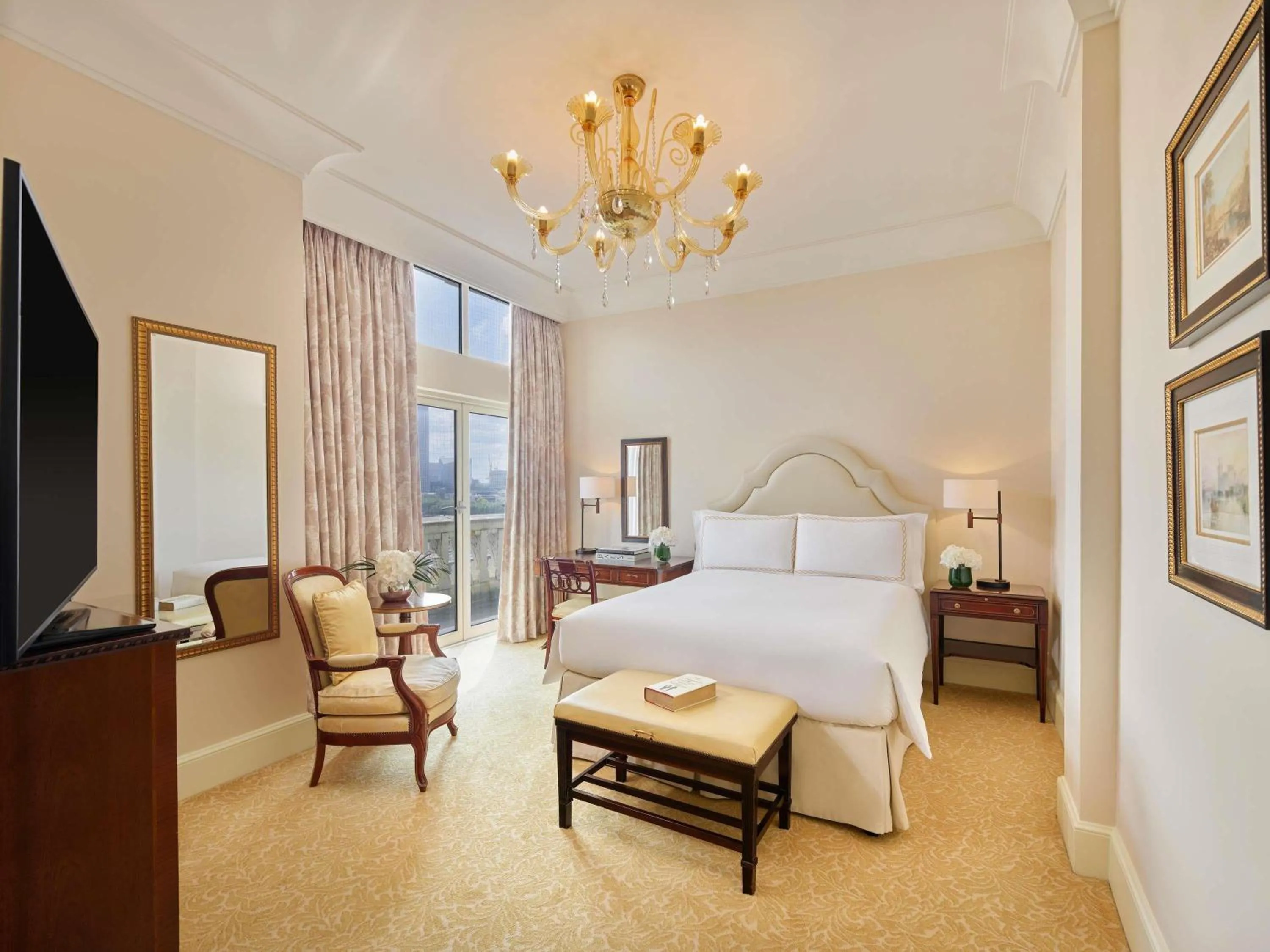 Bedroom, Bed in The Savoy