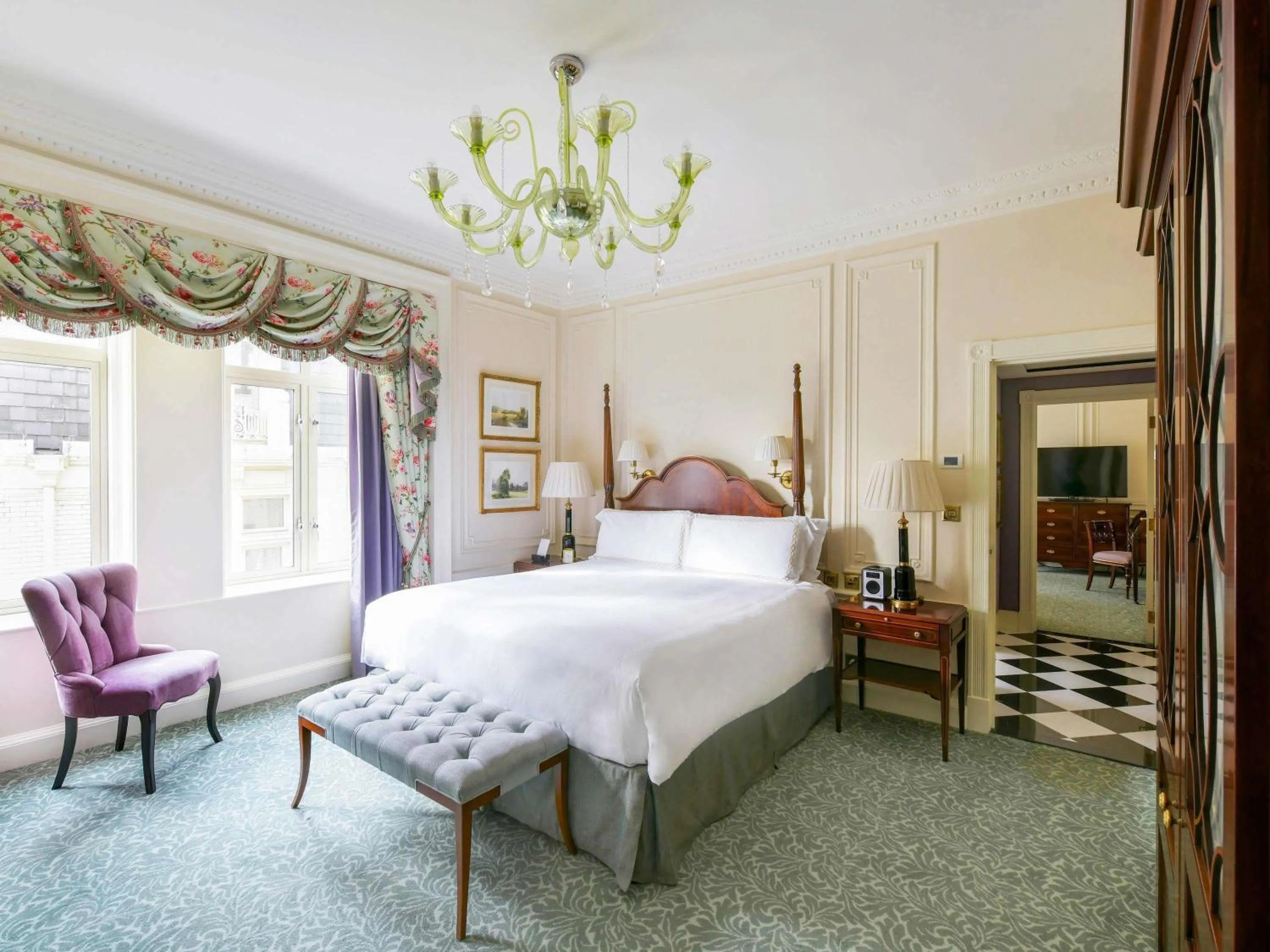 Bedroom, Bed in The Savoy